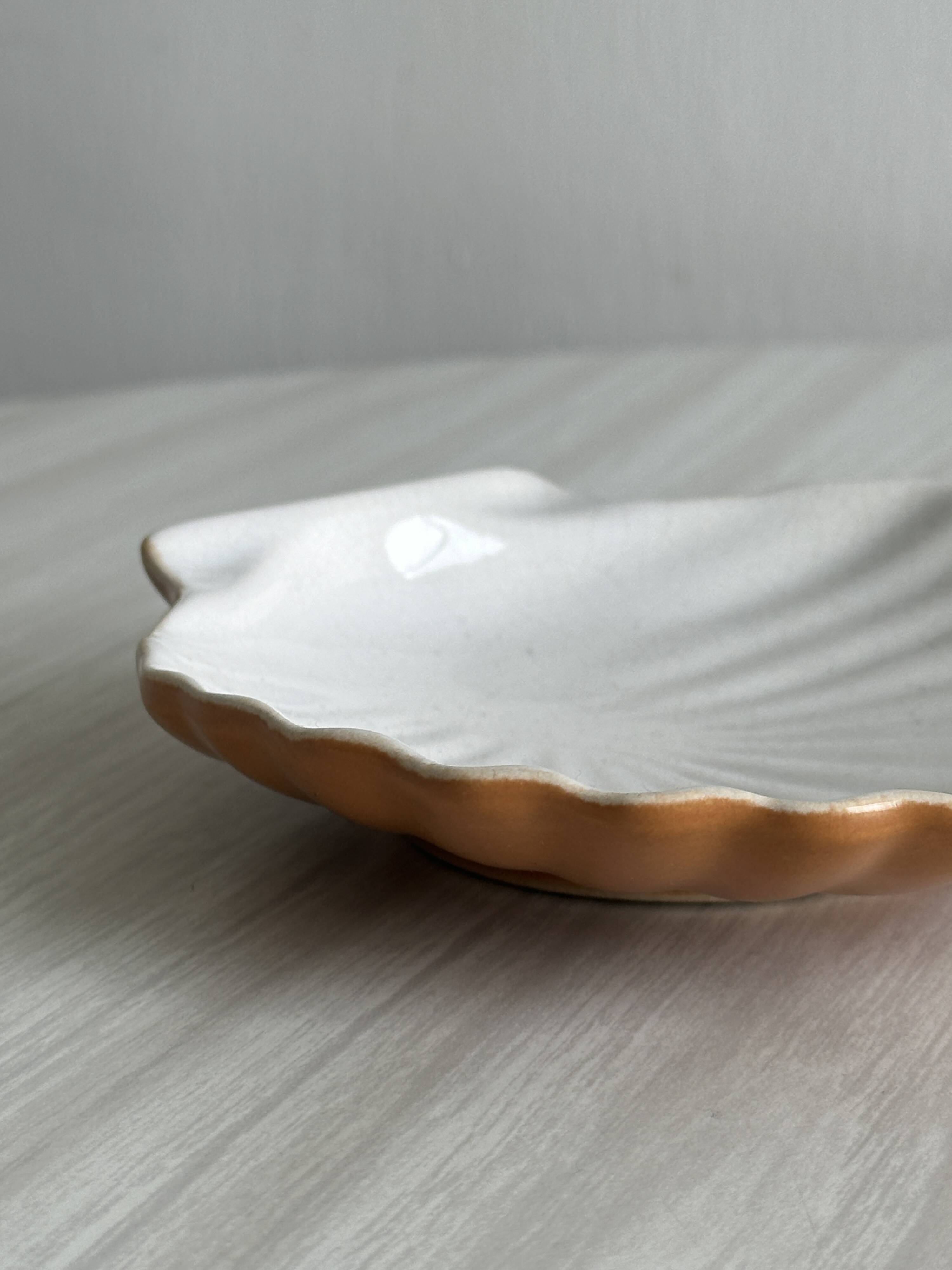 Coupelle en forme de coquillage bicolore, porte-savon