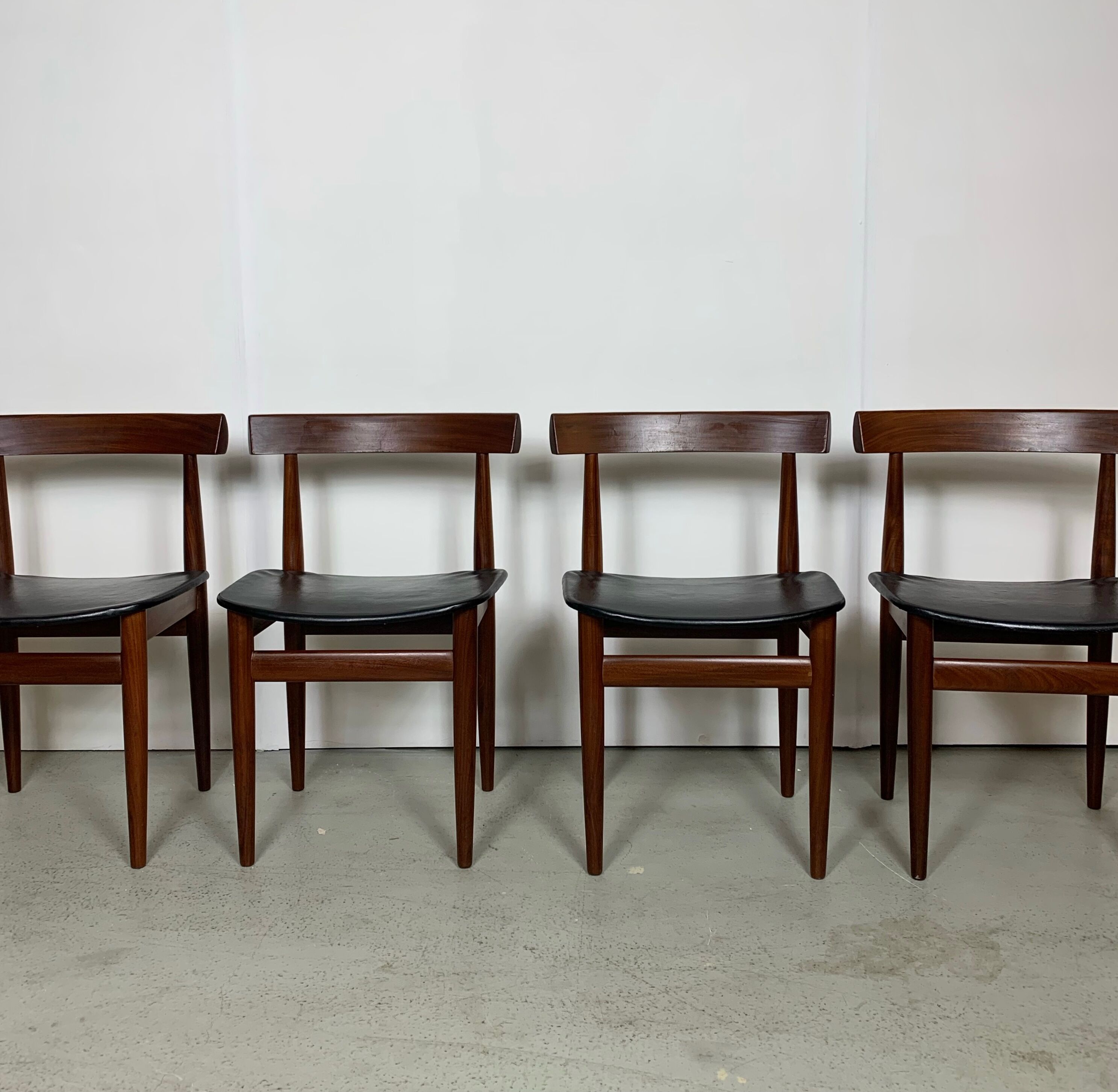 Hans Olsen Roundette table in Afromosia and chairs