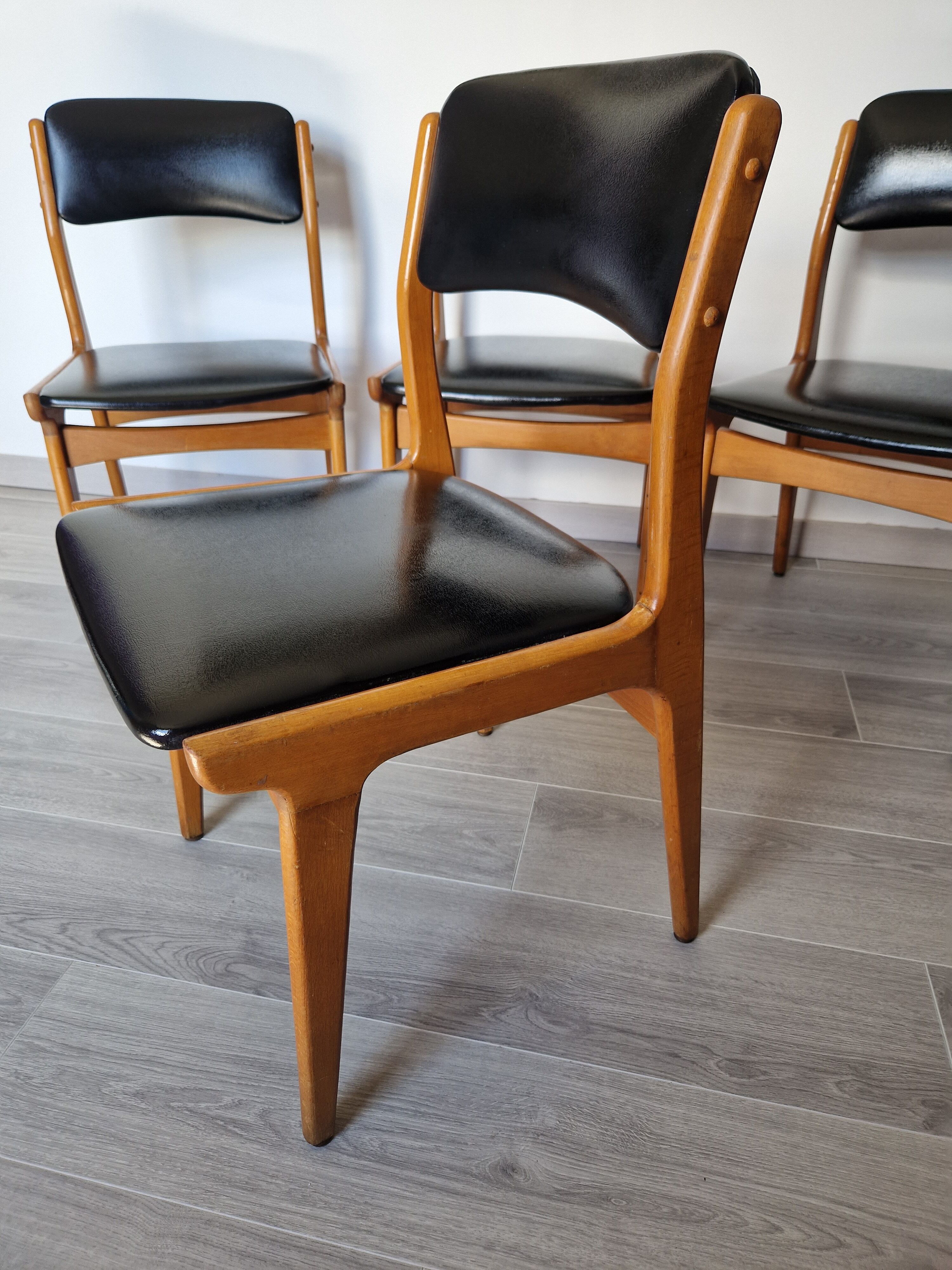 Ensemble de 4 chaises scandinaves vintage