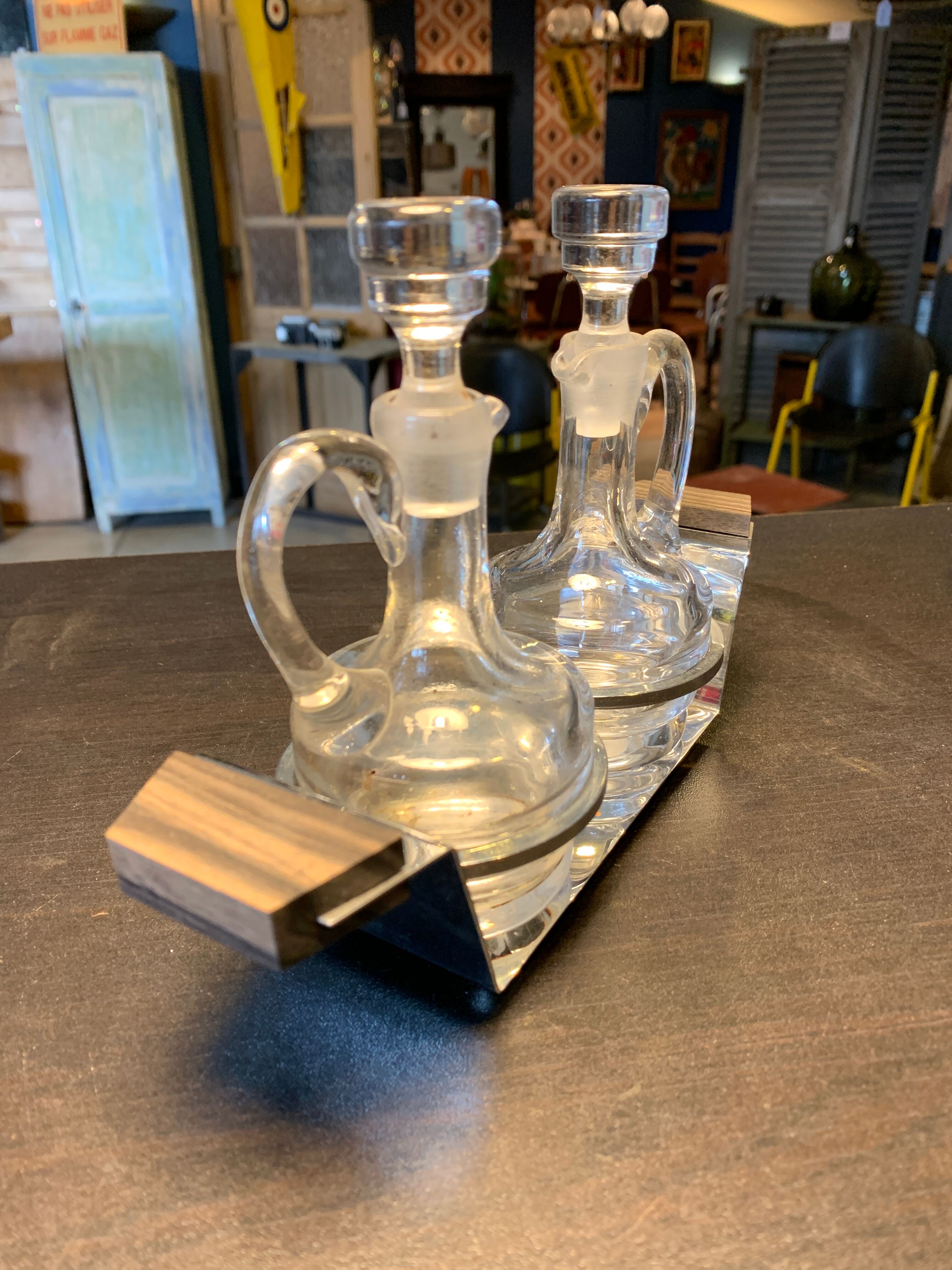 Service vintage vinegar oil