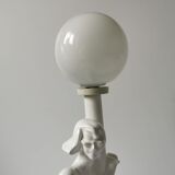 Lampe femme céramique et globe opaline année 80
