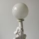 Lampe femme céramique et globe opaline année 80