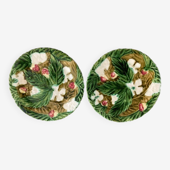 Set of 2 strawberry plates Majolica Barbotine