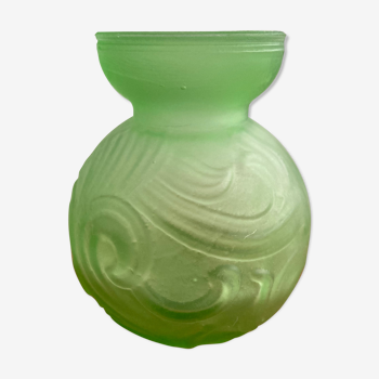 Vase en verre vert Art Déco