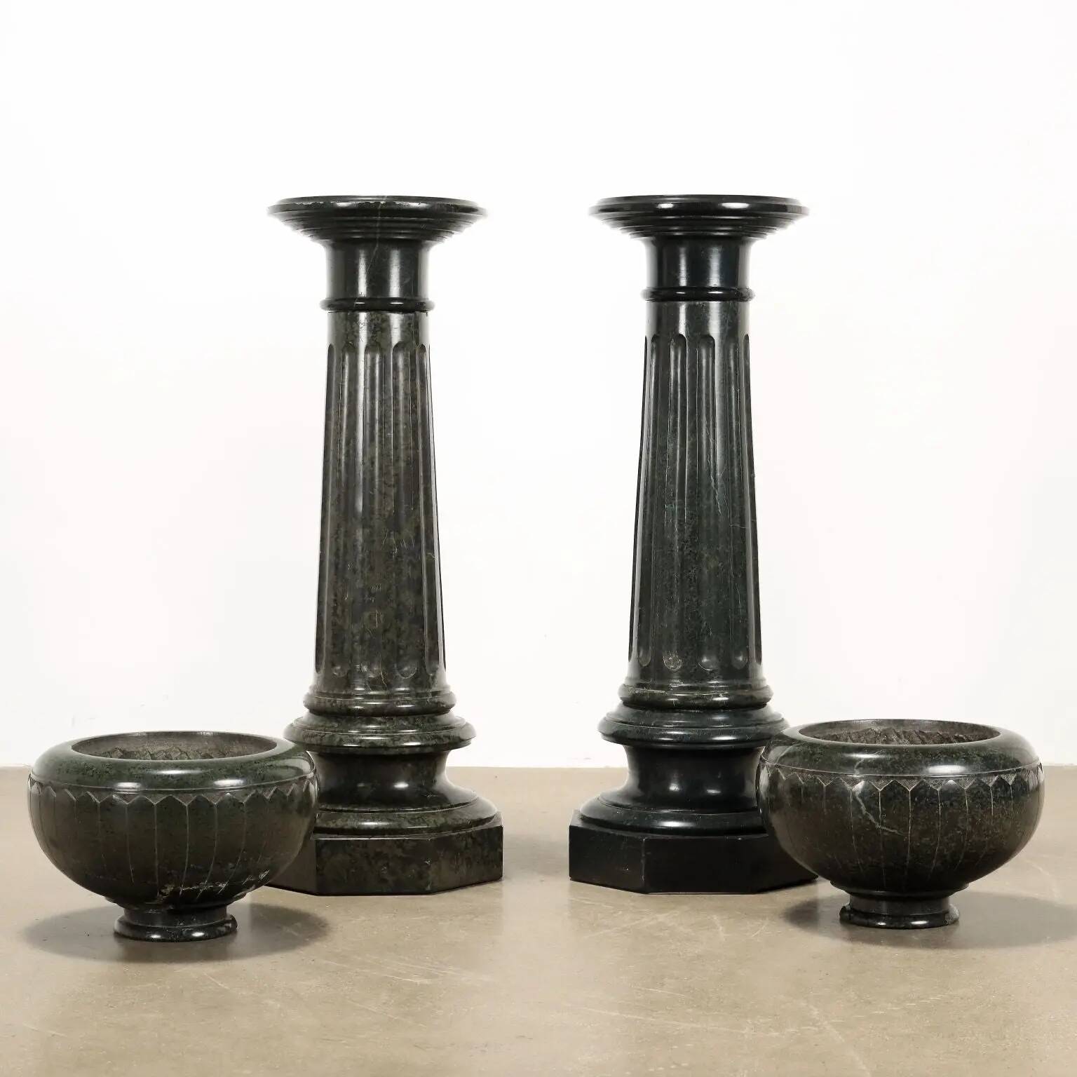 Paire de colonnes anciennes Art déco en marbre vert, Italie, XXe siècle