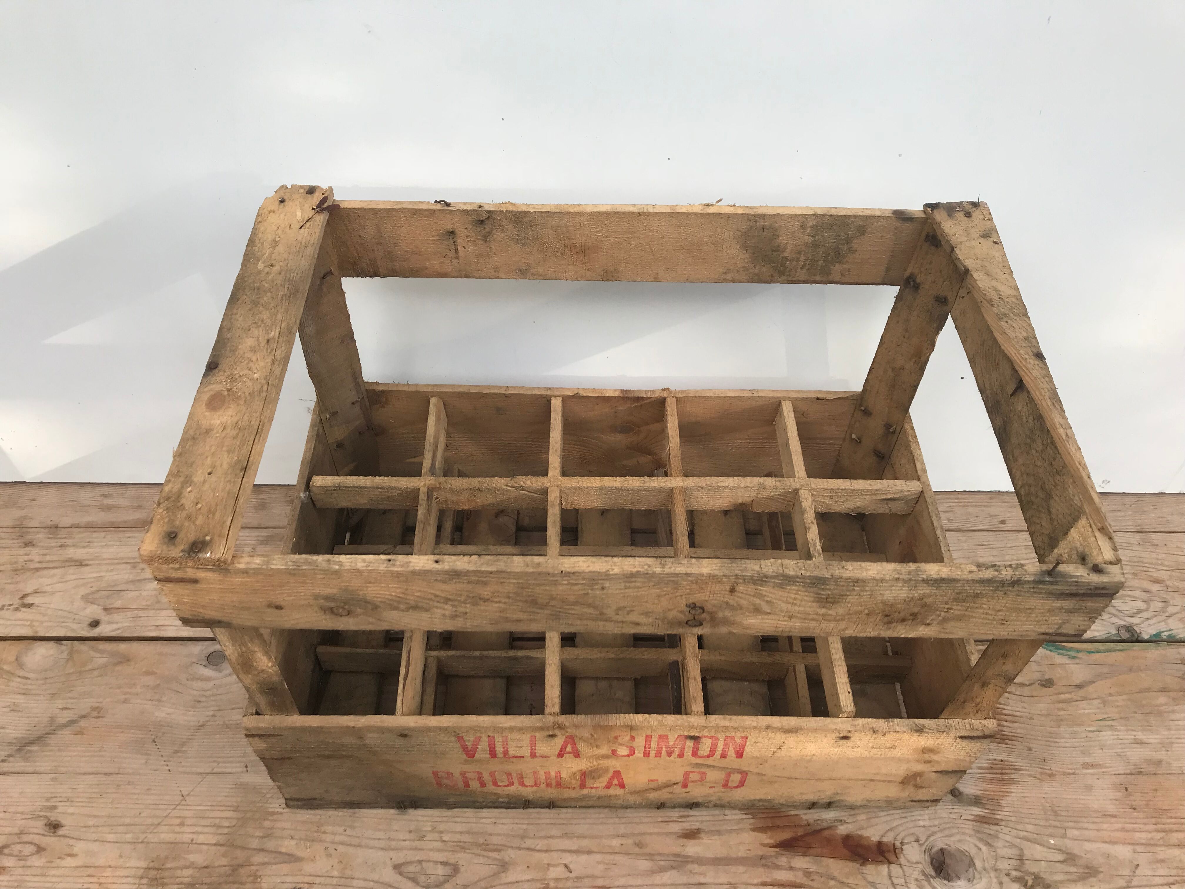 Former VILLA SIMON door bottles x 15 Vintage wooden wine box