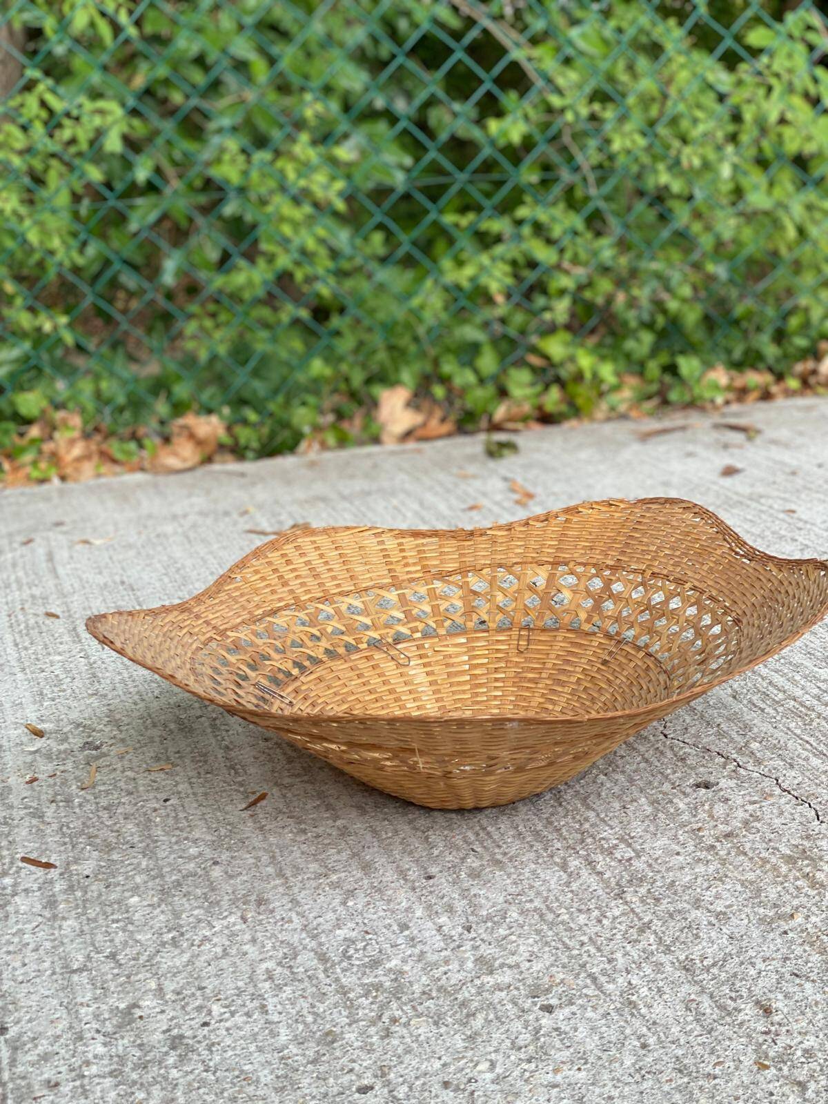 Vintage woven rattan pendant lampshade – Flower/wavy shape