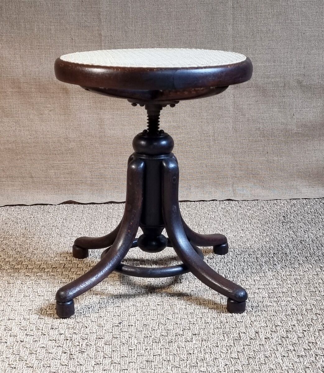 Piano thonet or workshop stool