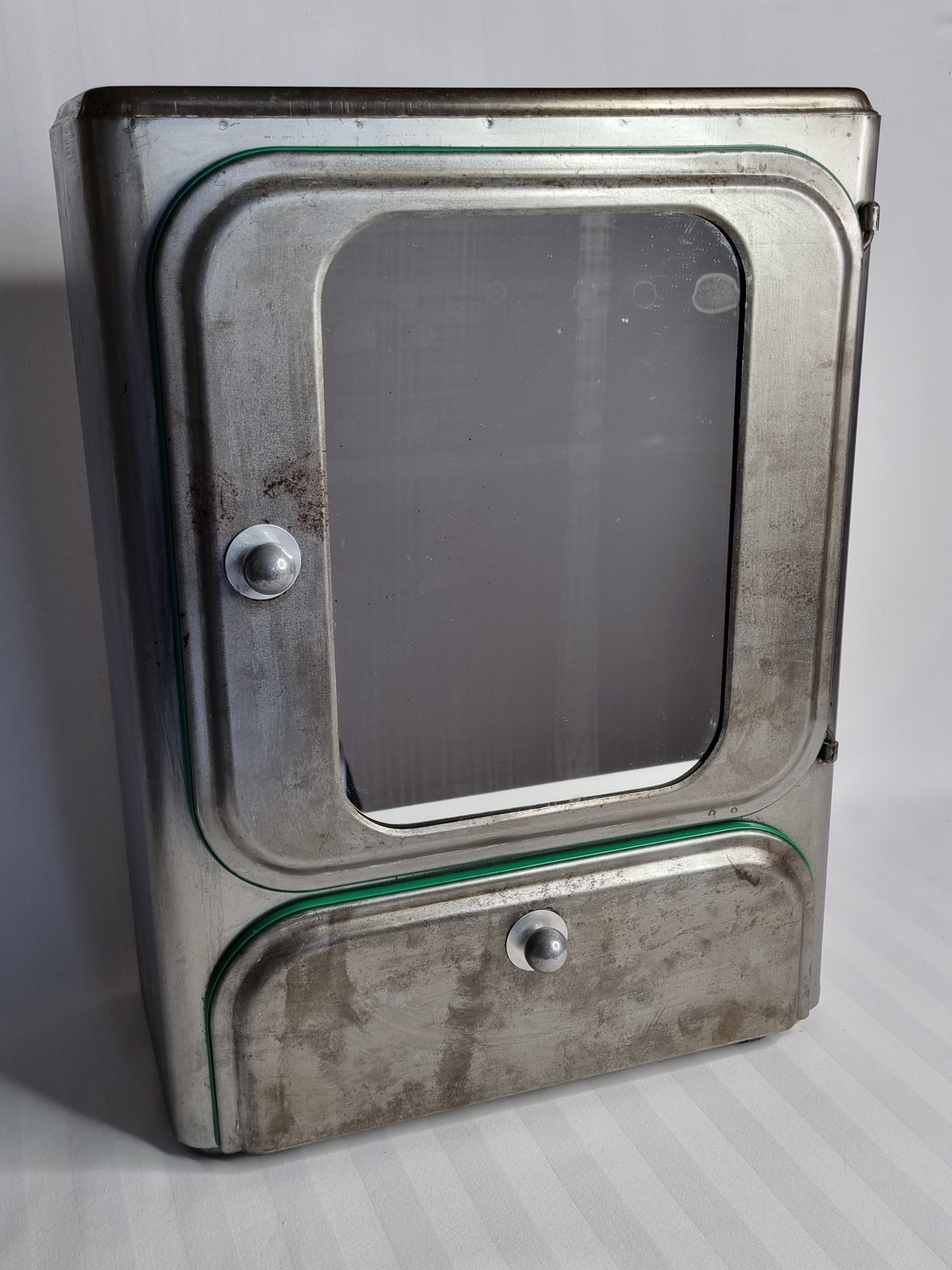Armoire à pharmacie murale en métal années 40-50 miroir