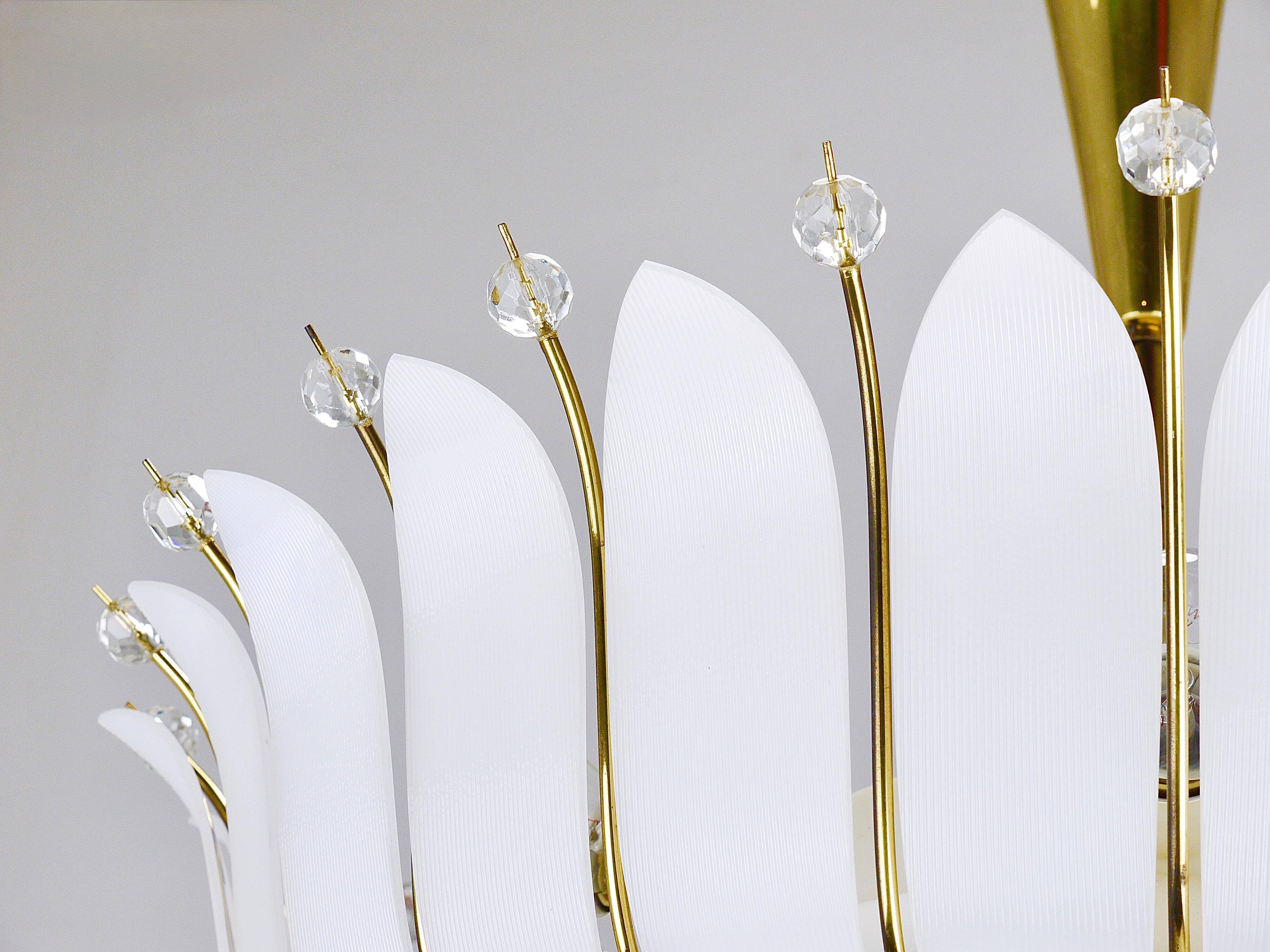 Grand chandelier Rupert Nikoll 27" mid-century brass with leaves, Austria, 1950.