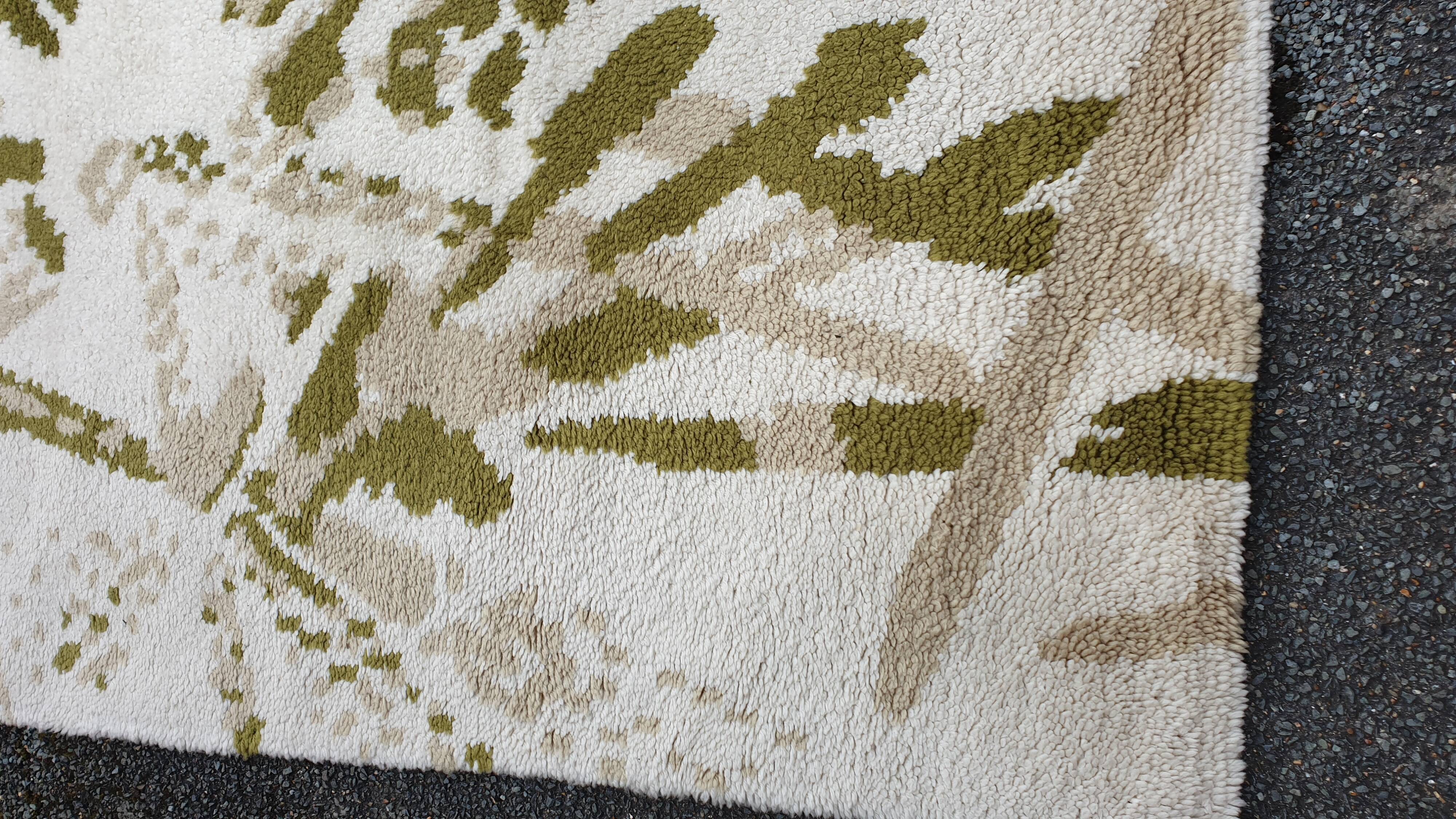 Curly wool design rug