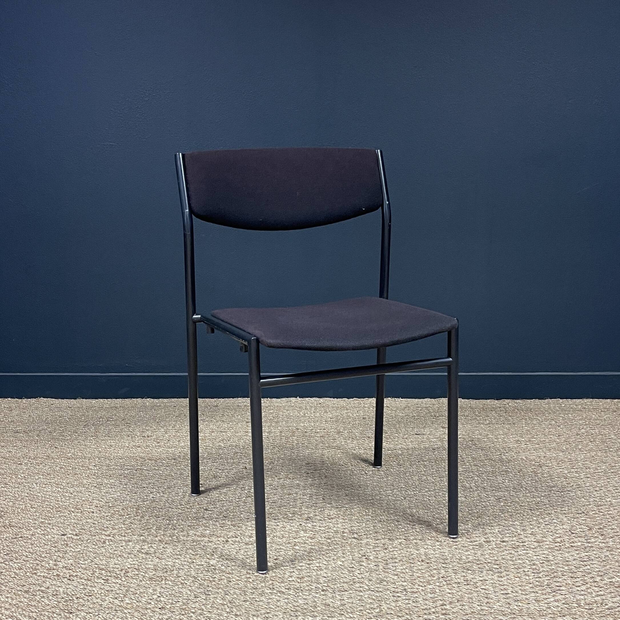 Set of 6 Gijs Van Der Sluis chairs in aubergine fabric with grey steel legs, 70s Netherlands