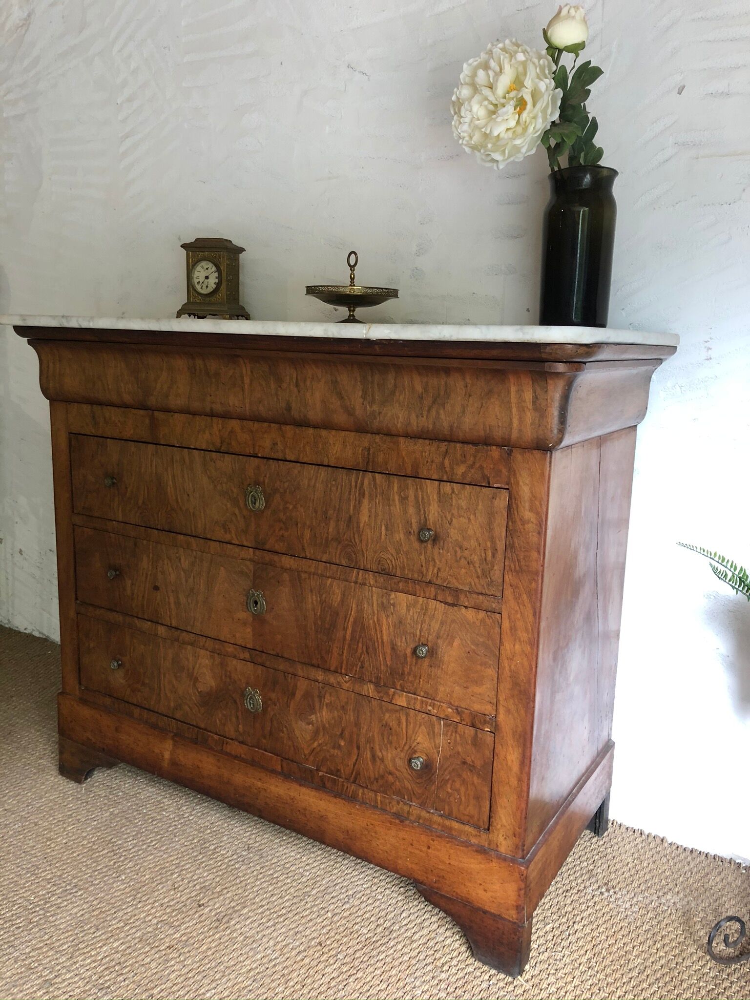 Ancient chest of drawers