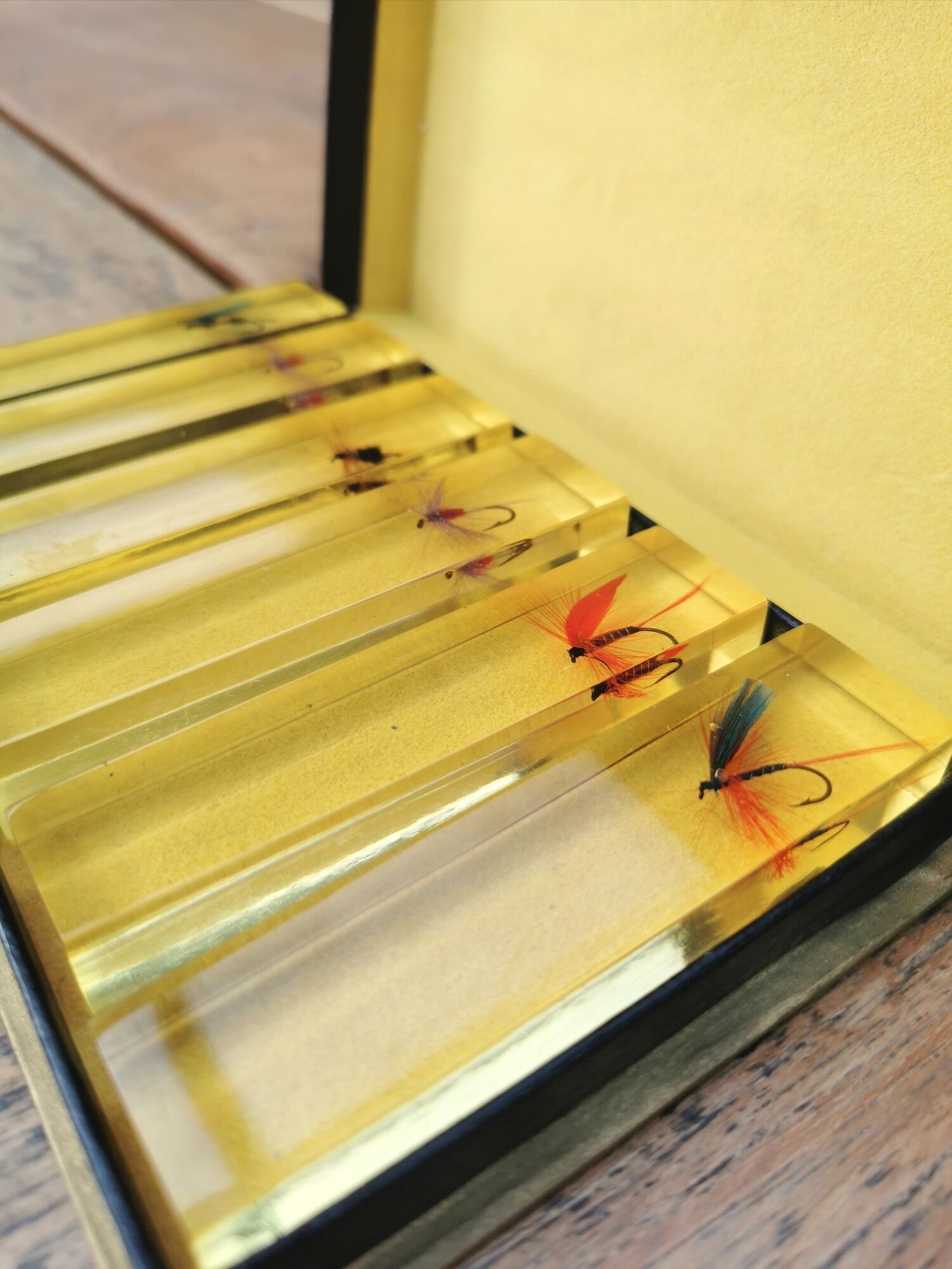 Set of 6 carries knives with fishing lures