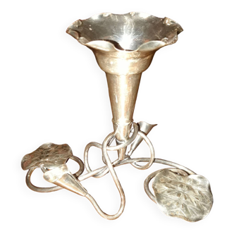 Centerpiece flower pick in silver metal.