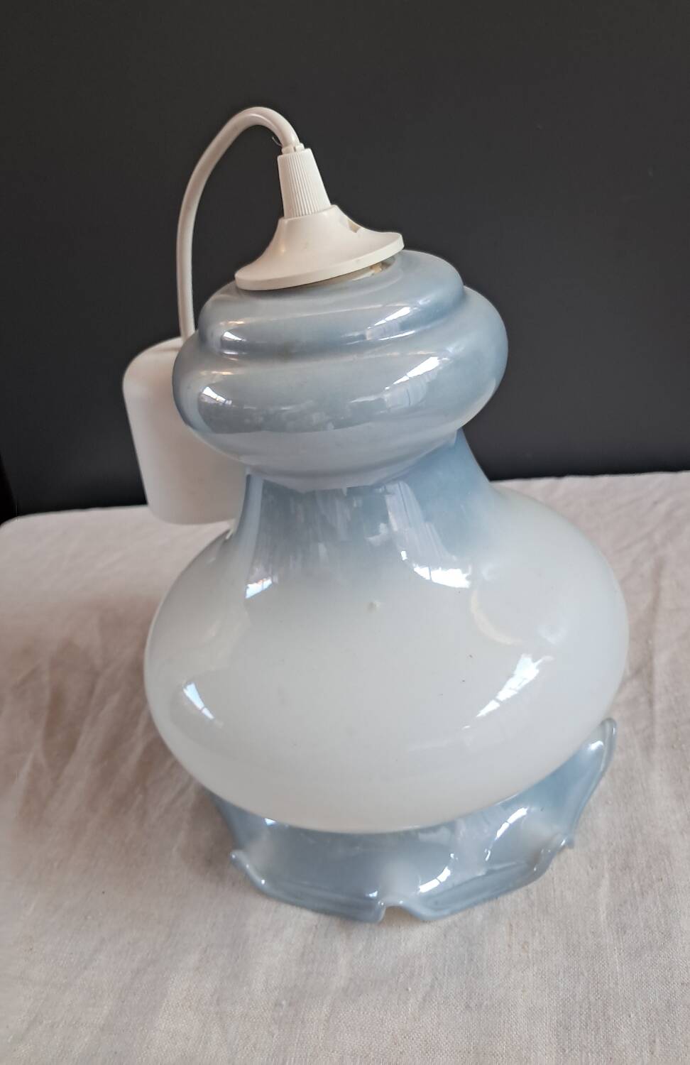 Blue opaline suspension