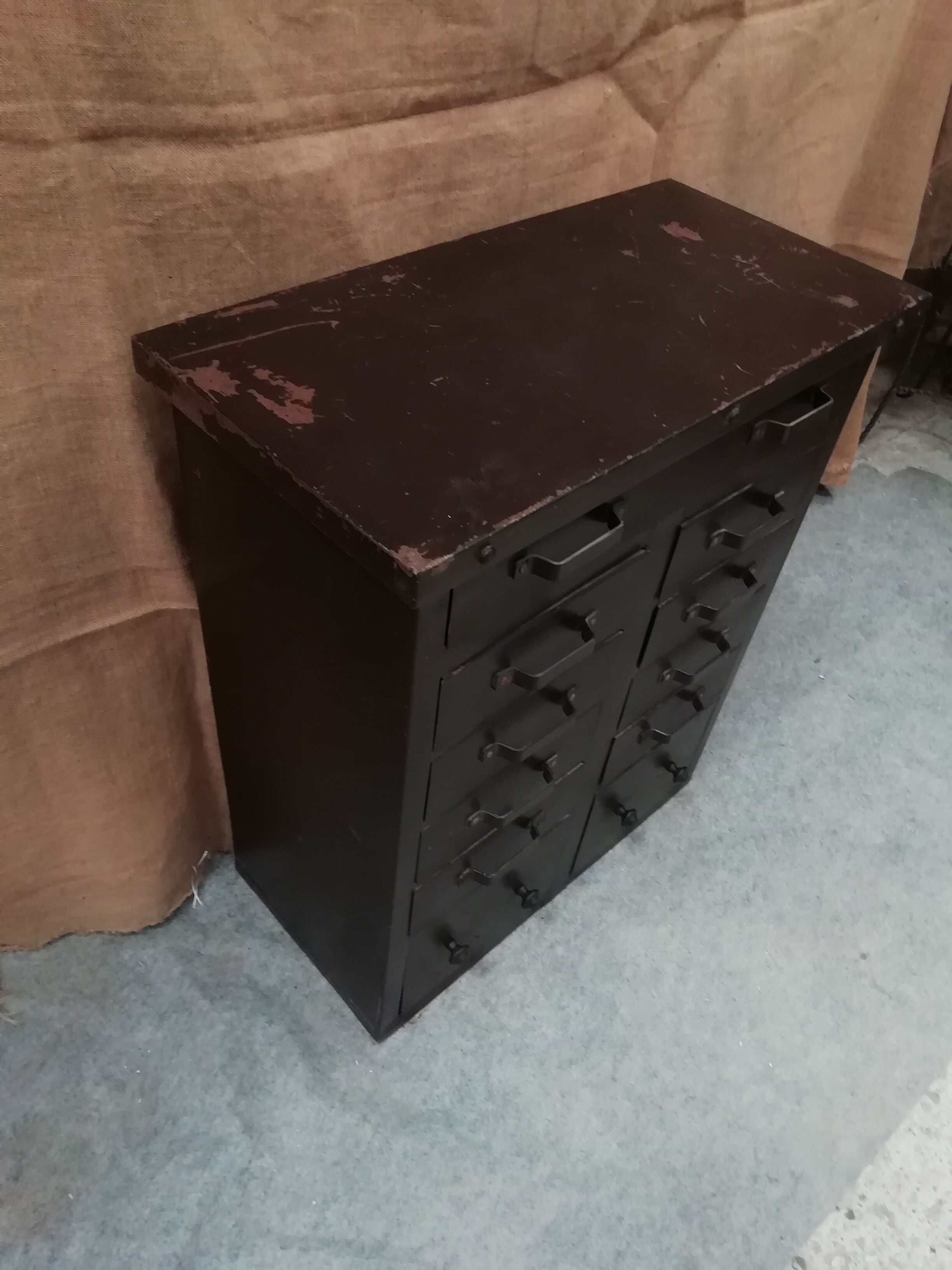 Workshop furniture with 11 drawers