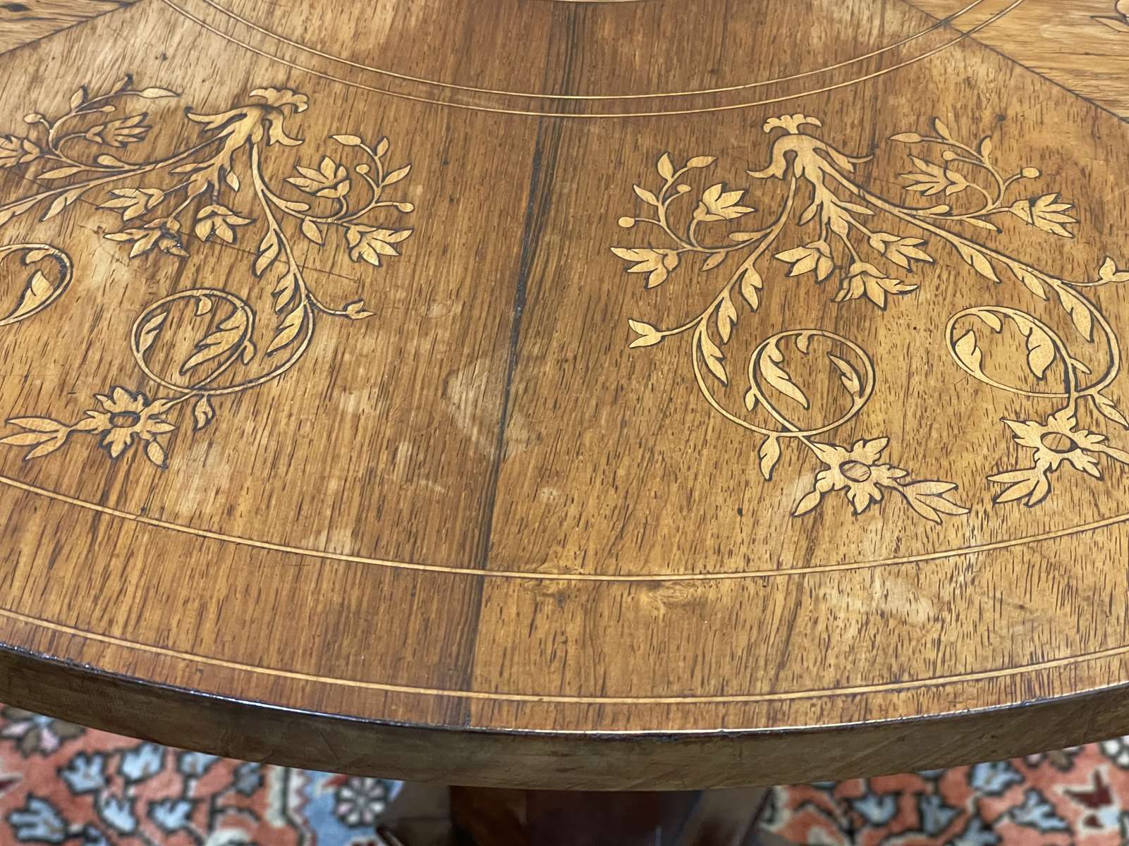 Pedestal table XIXth in walnut and marquetry