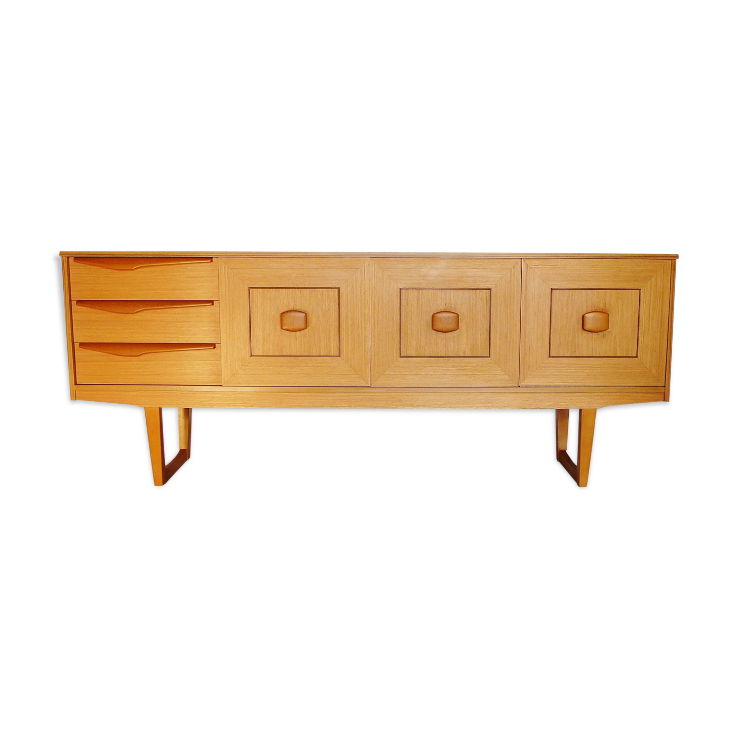 Stonehill blond wood scandinavian siddeboard