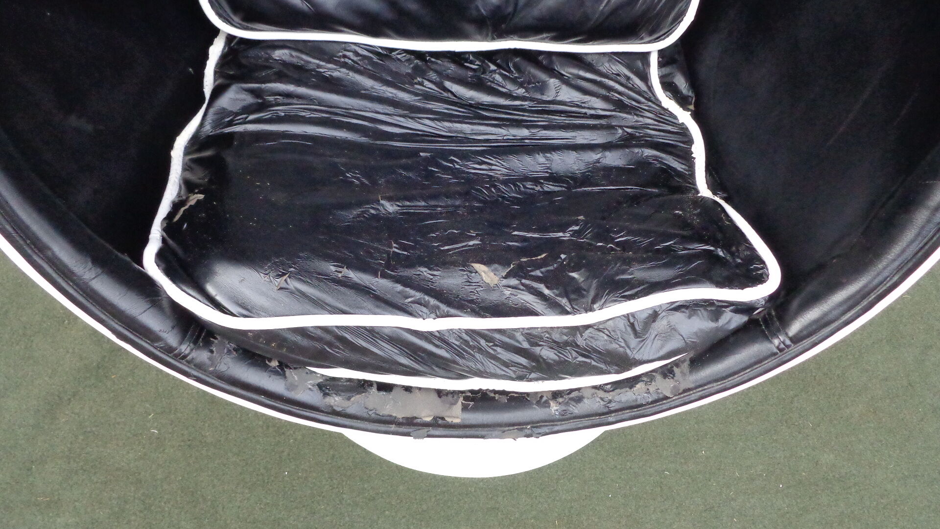 Kare egg chair design 90s