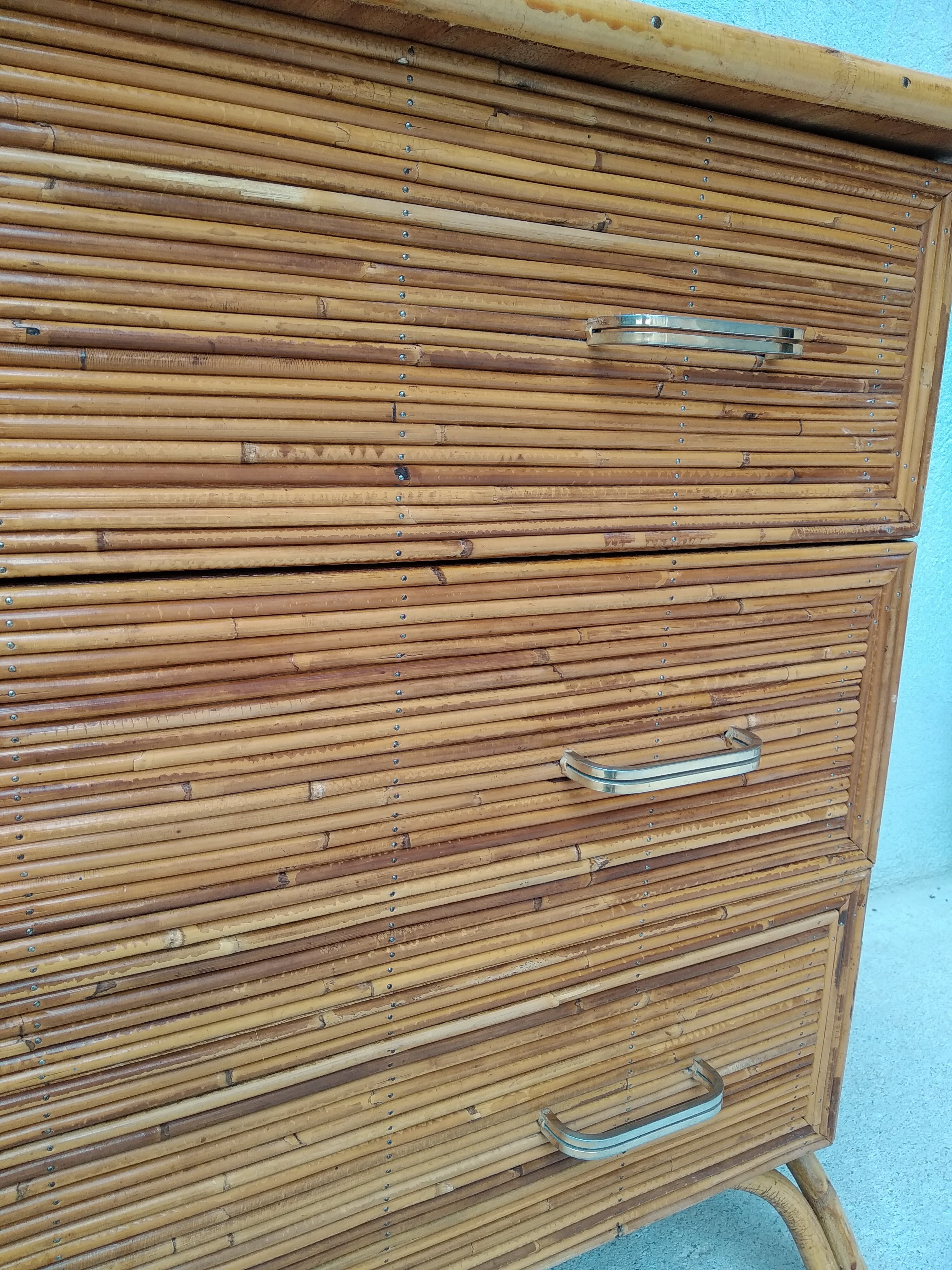 Commode en rotin vintage