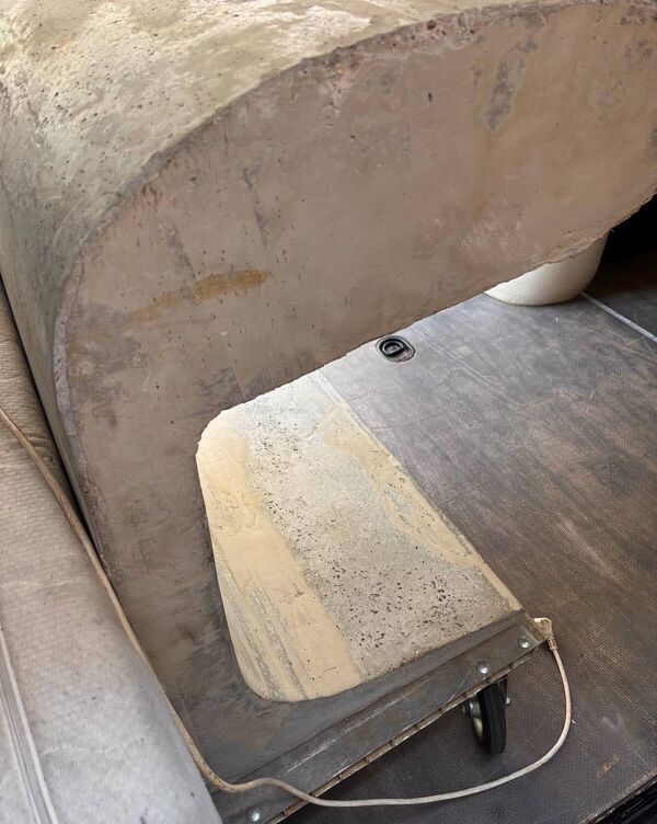 Lampadaire en béton « Borne » de Le Corbusier