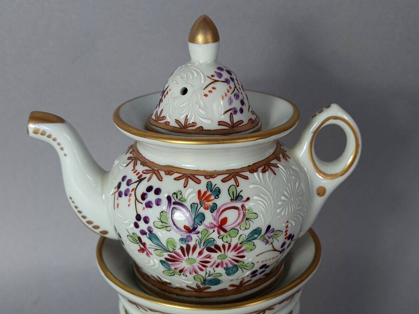 Paris porcelain herbal tea maker from Samsom circa 1900 complete SB203