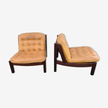 Paire de fauteuils cuirs et bois années 70