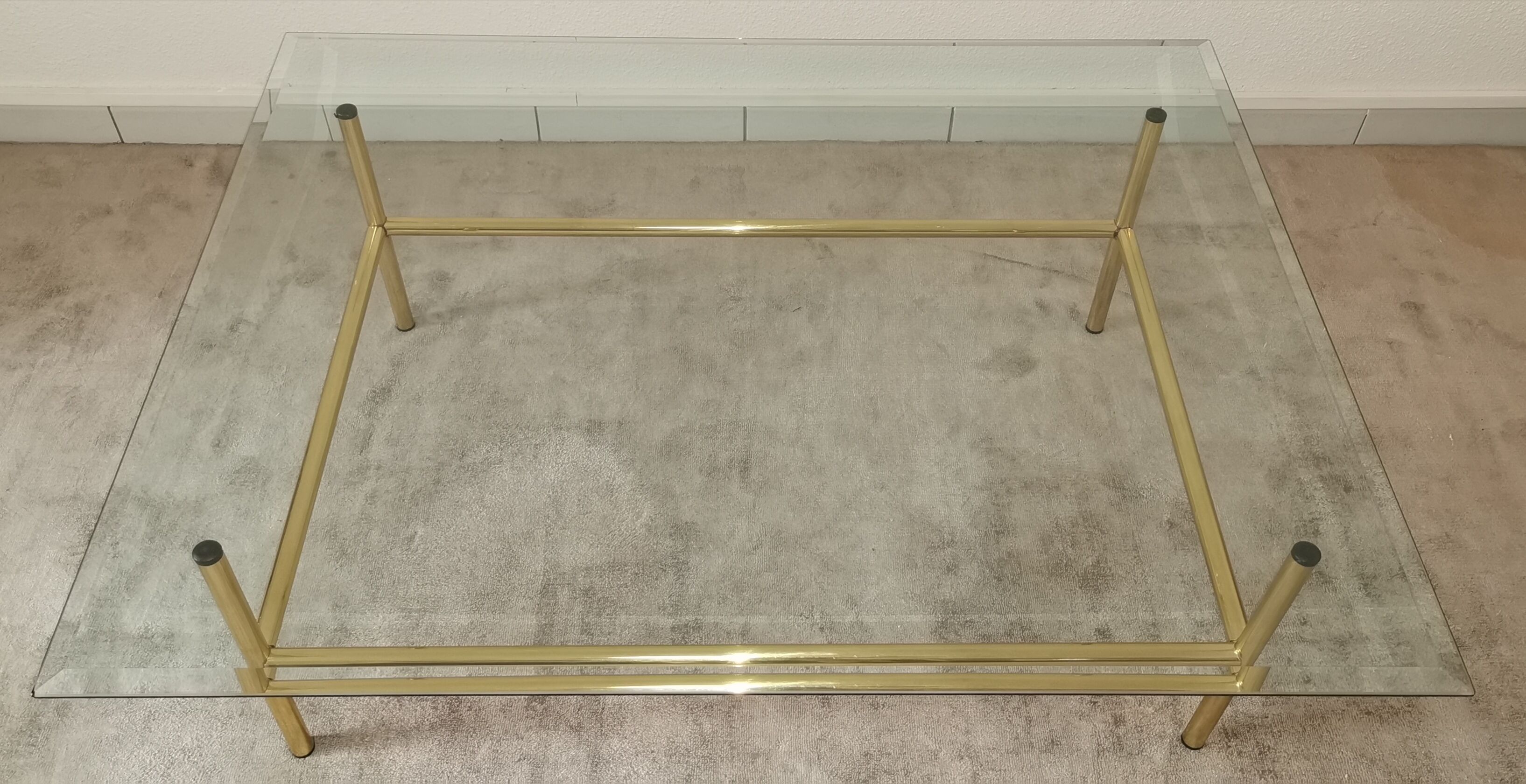 Table basse verre et métal doré années 80