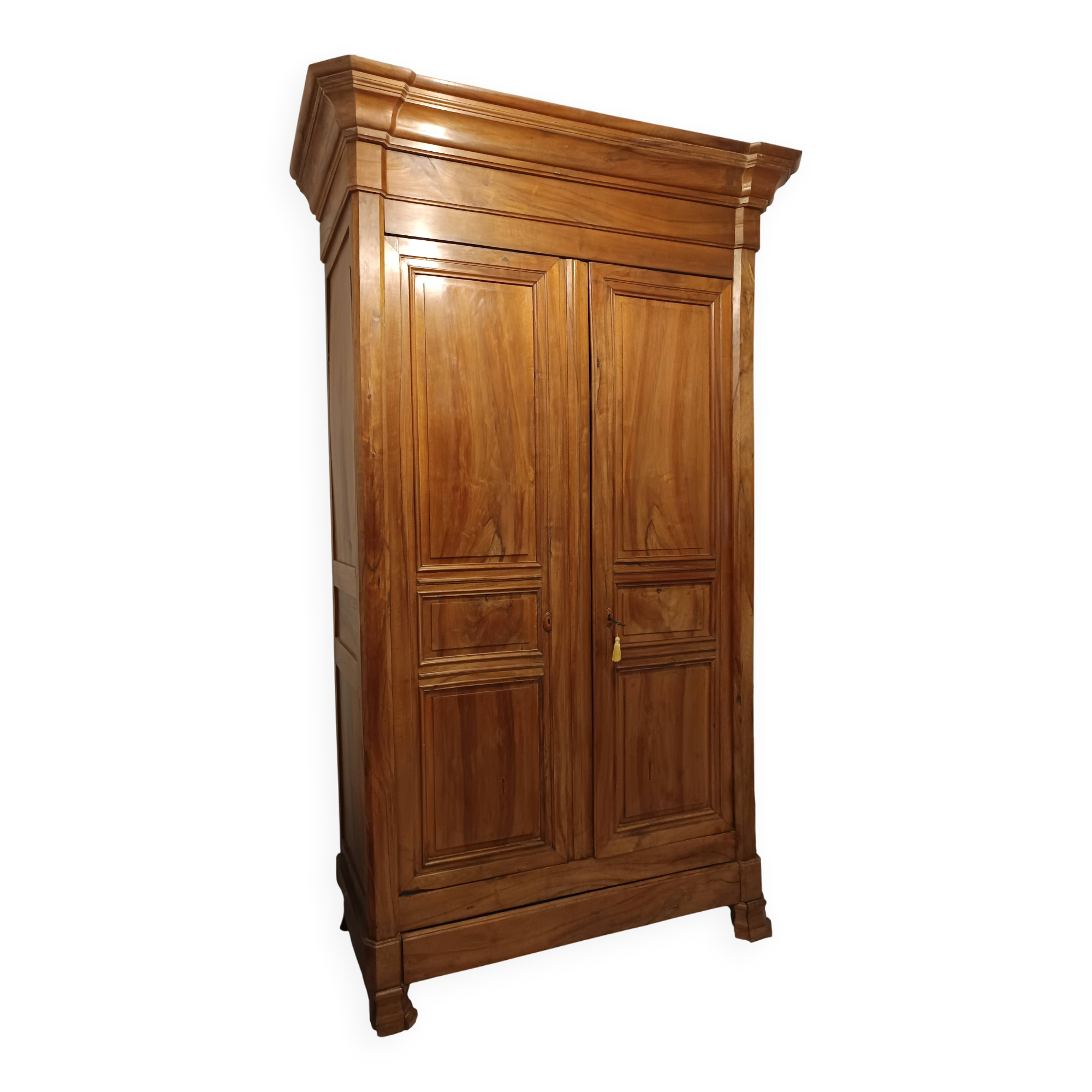 Armoire de chateau en noyer début XIXème