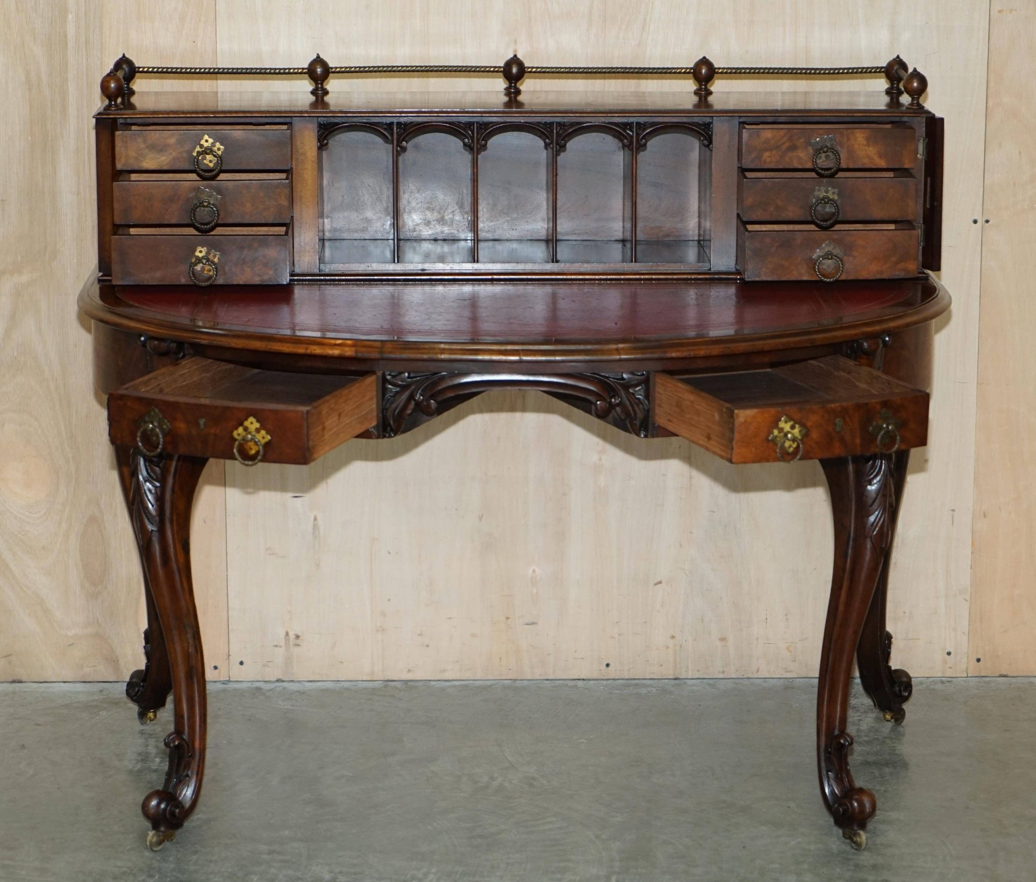Bureau Demi-Lune en Cuir de Patrick Beakey Dublin circa 1850