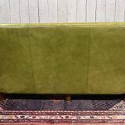 Canapé Chesterfield 3 places en cuir vert olive
