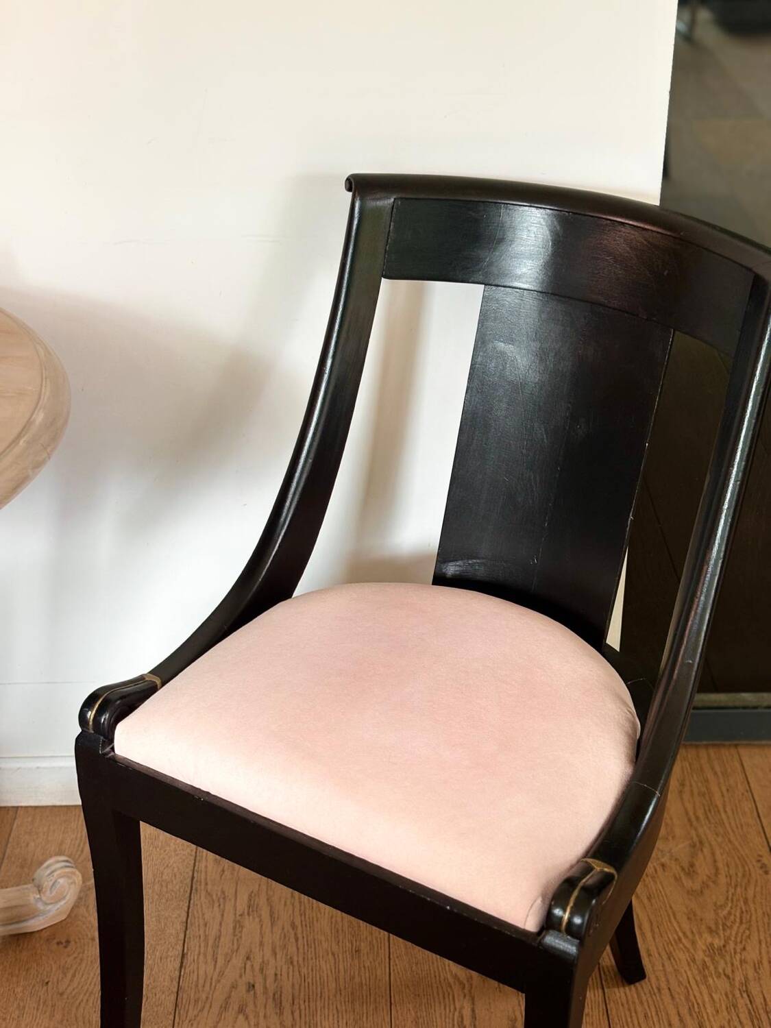 Empire style gondola chair