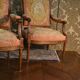 Paire de fauteuils de style Louis XVI en noyer