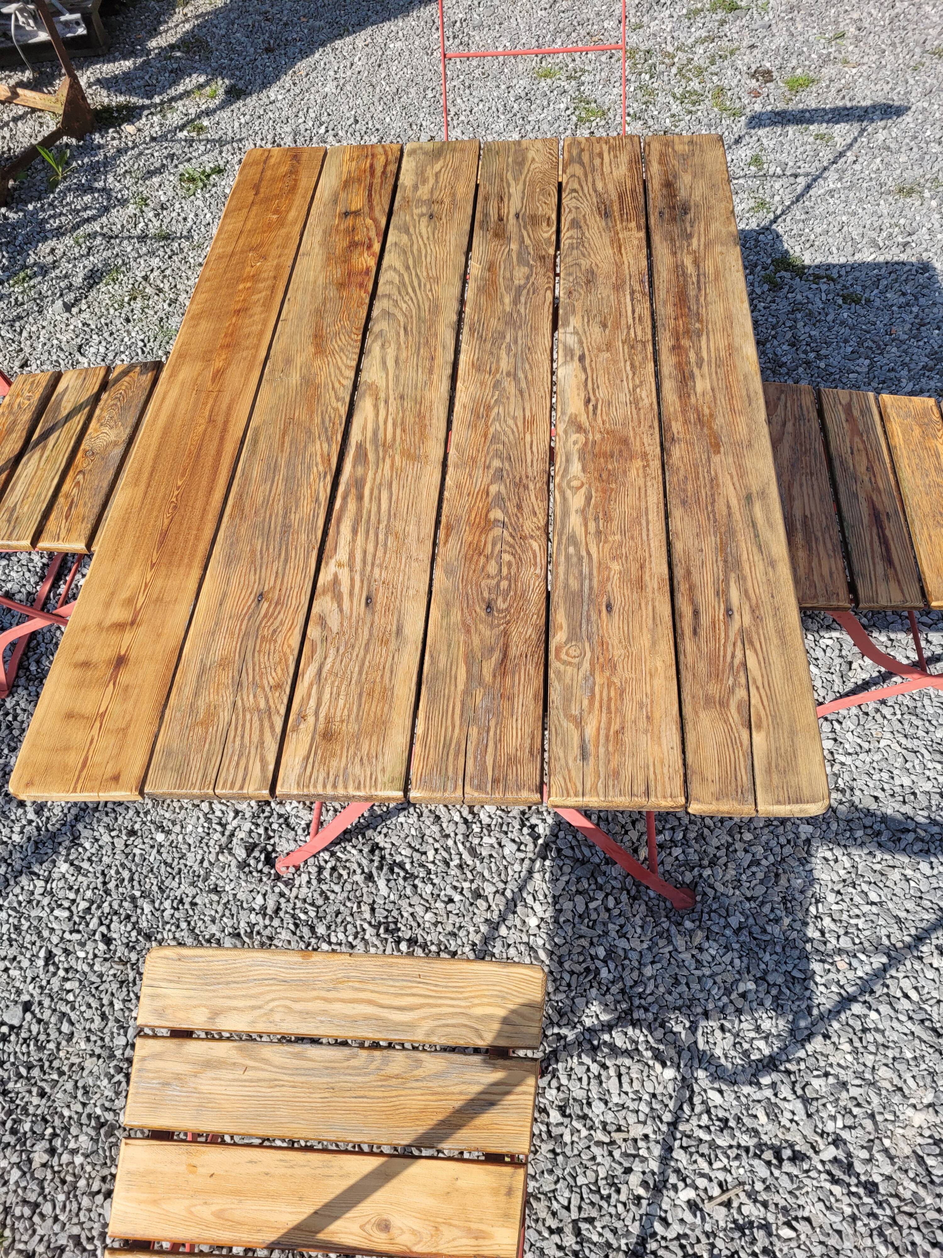 Garden furniture above wood and iron base It is foldable