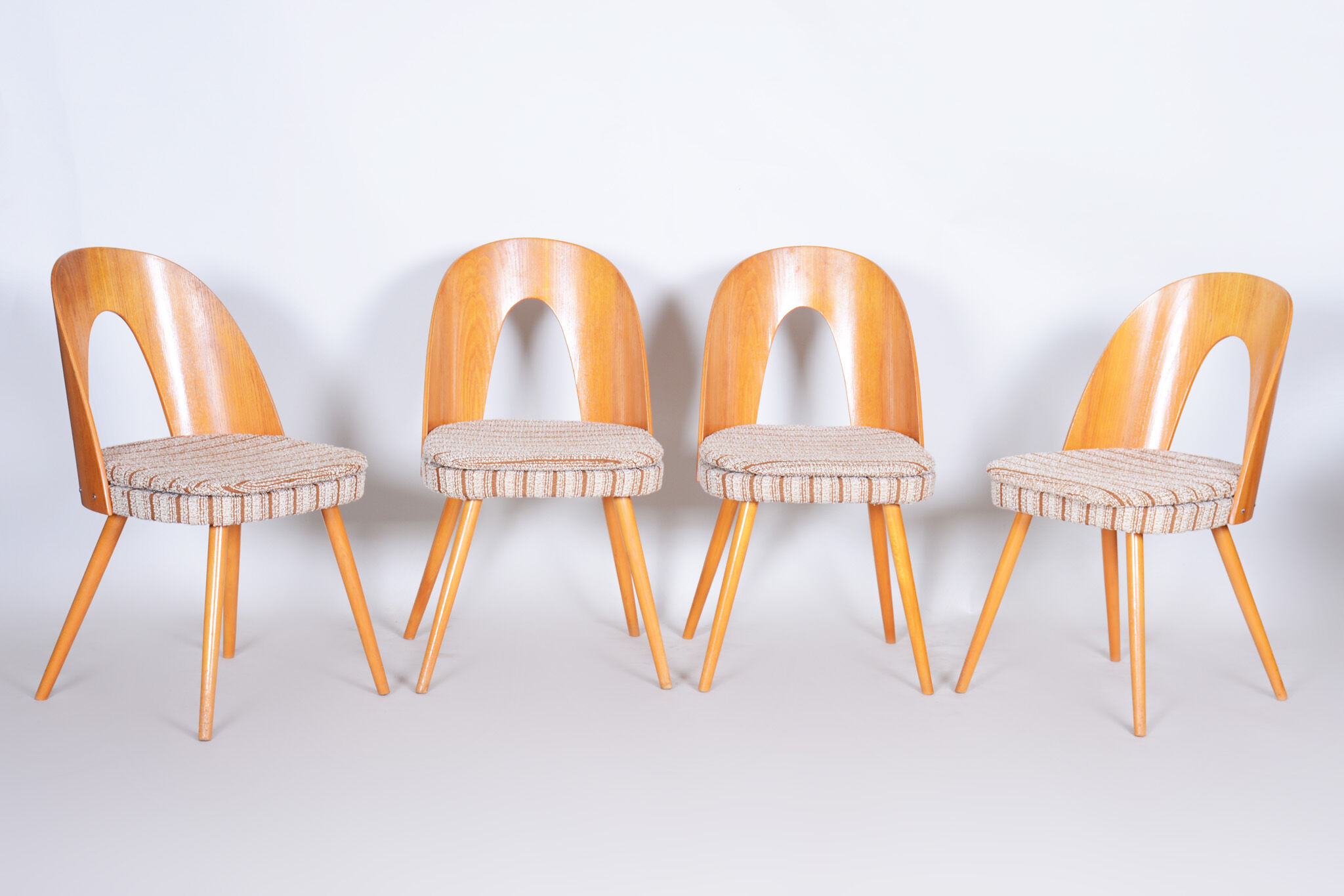 Four Antonín Šuman dining chairs - 1950s Czechia