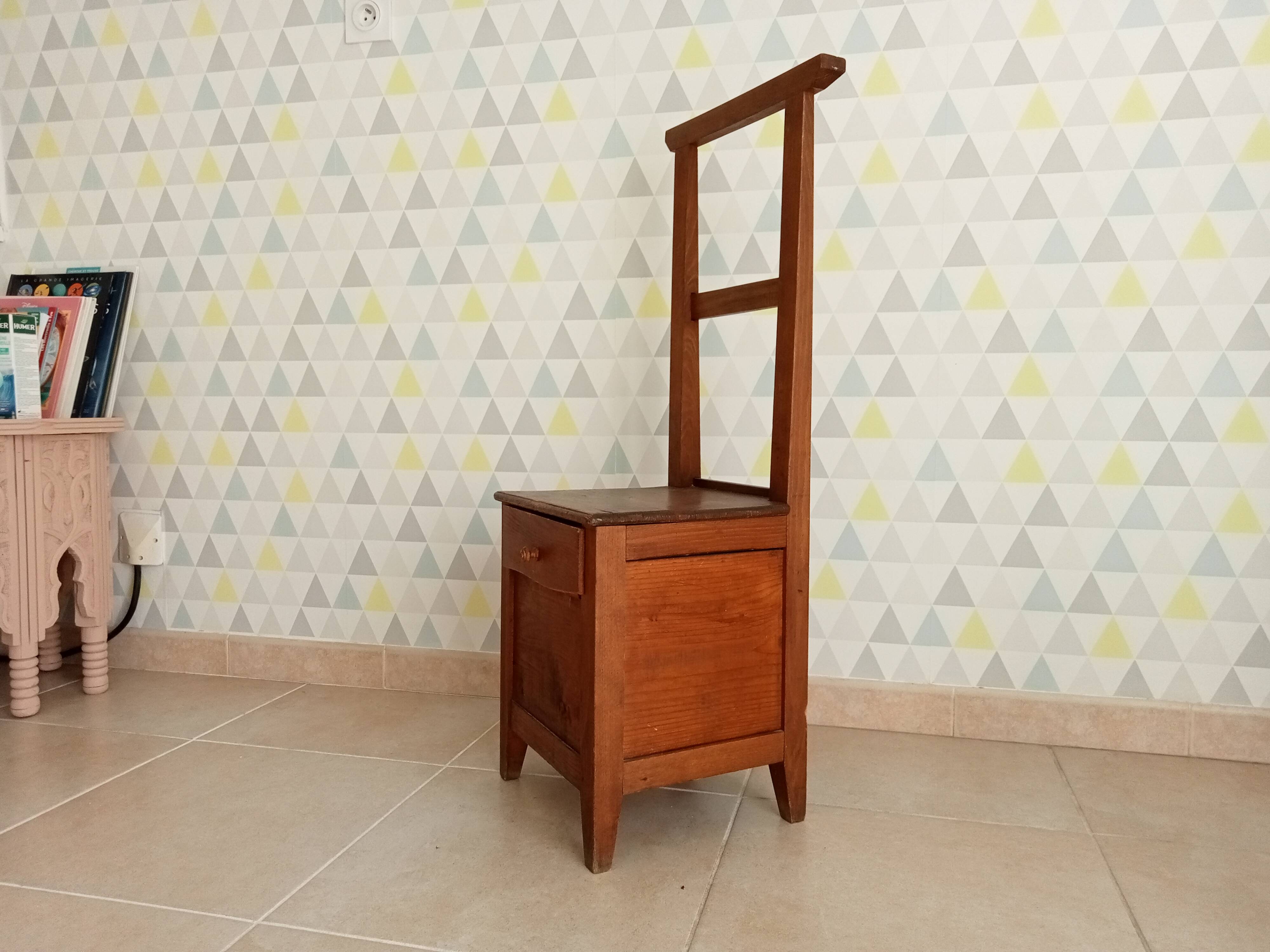 Antique oak shoeshine chair from the 40s/50s