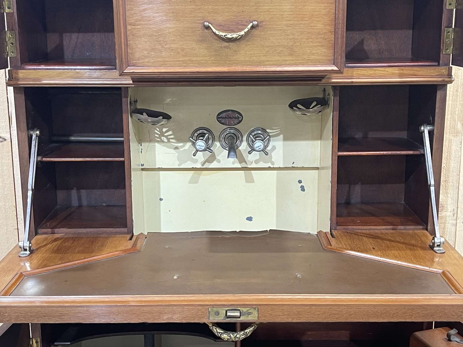 Mahogany wardrobe from the 1930s