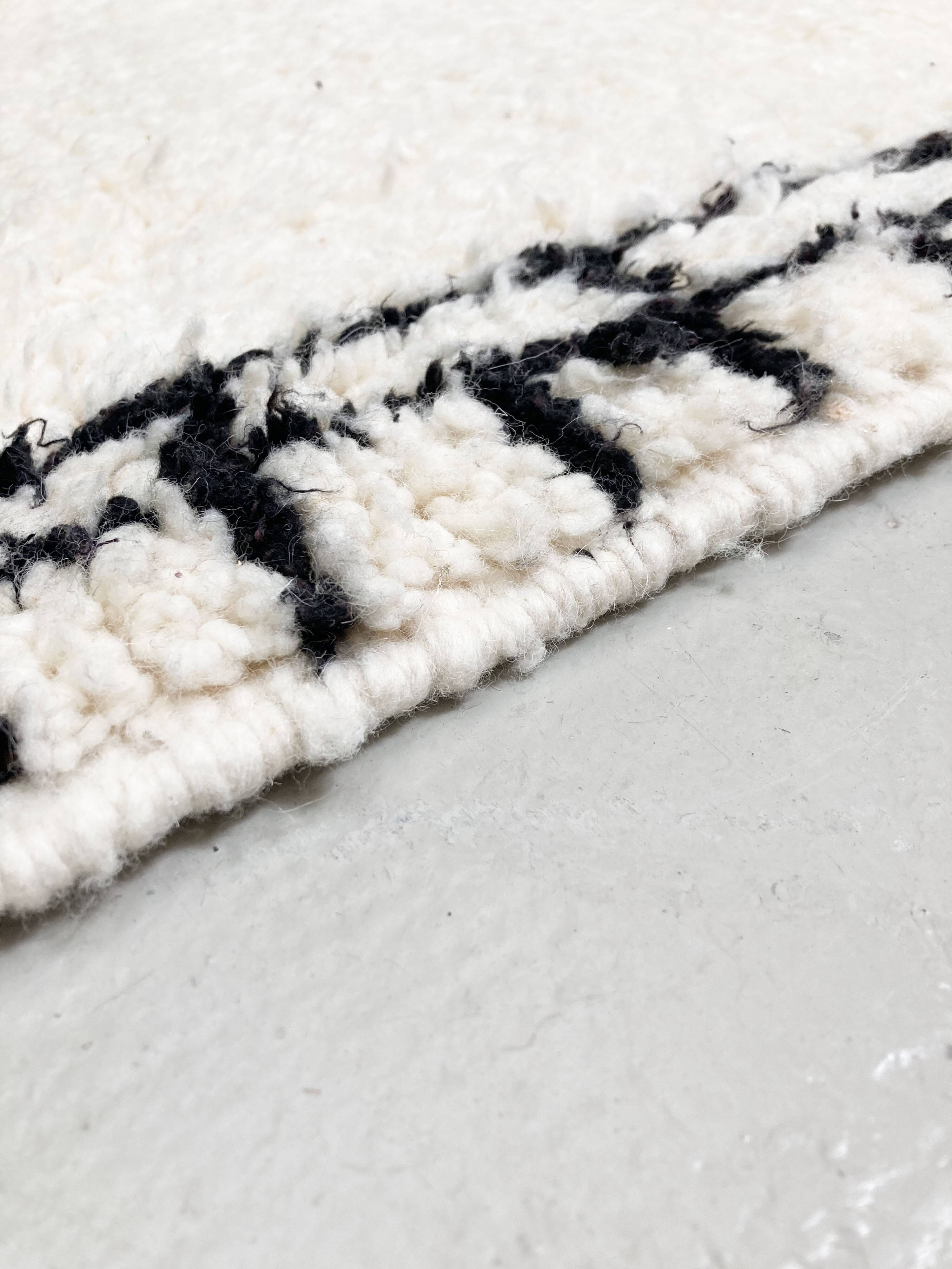 New Beni Ouarain Moroccan Berber rug with black graphic patterns