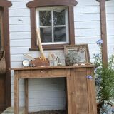 Wooden desk with 1 door