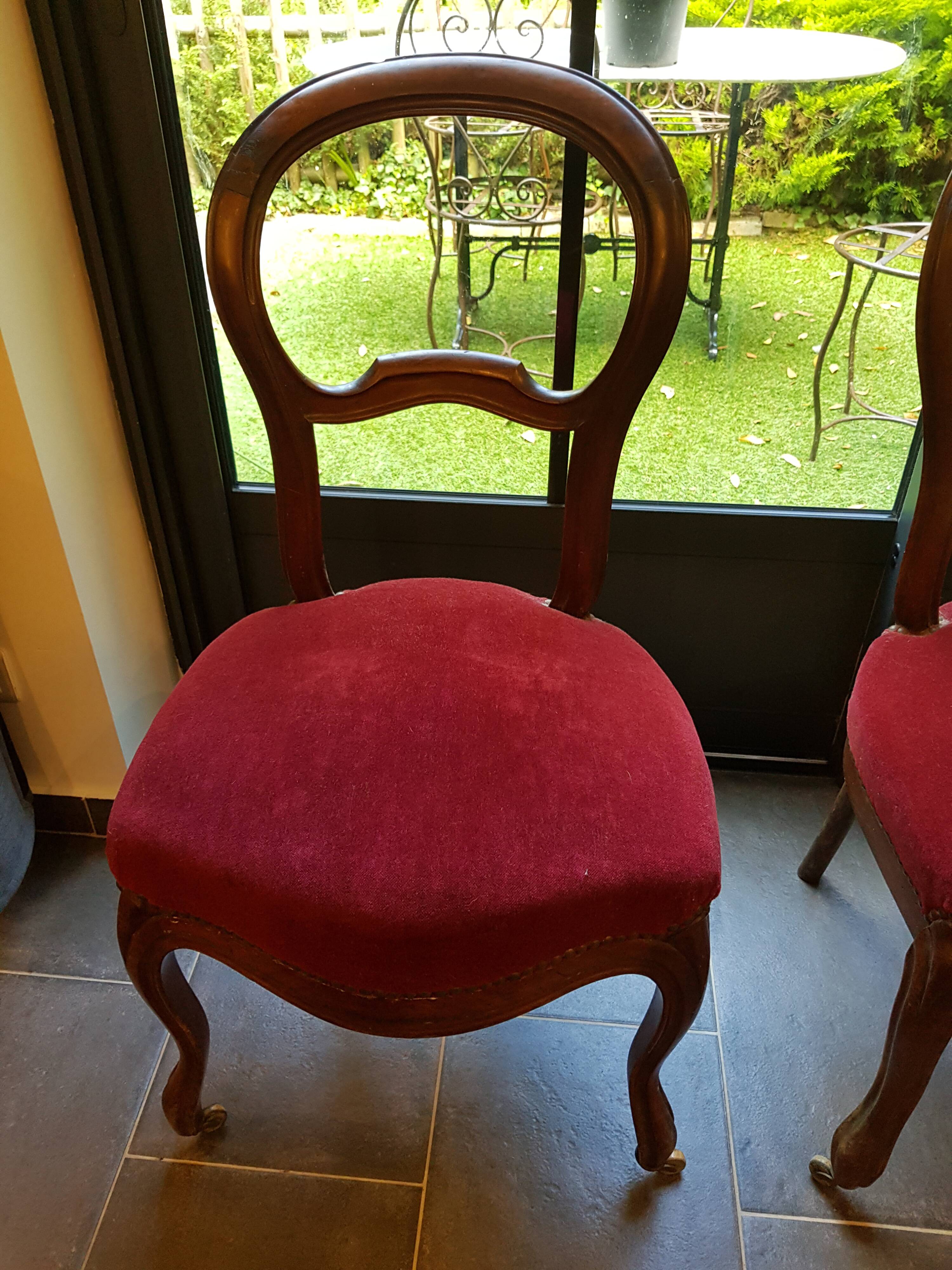 4 chaises médaillon tapissées style Louis Philippe
