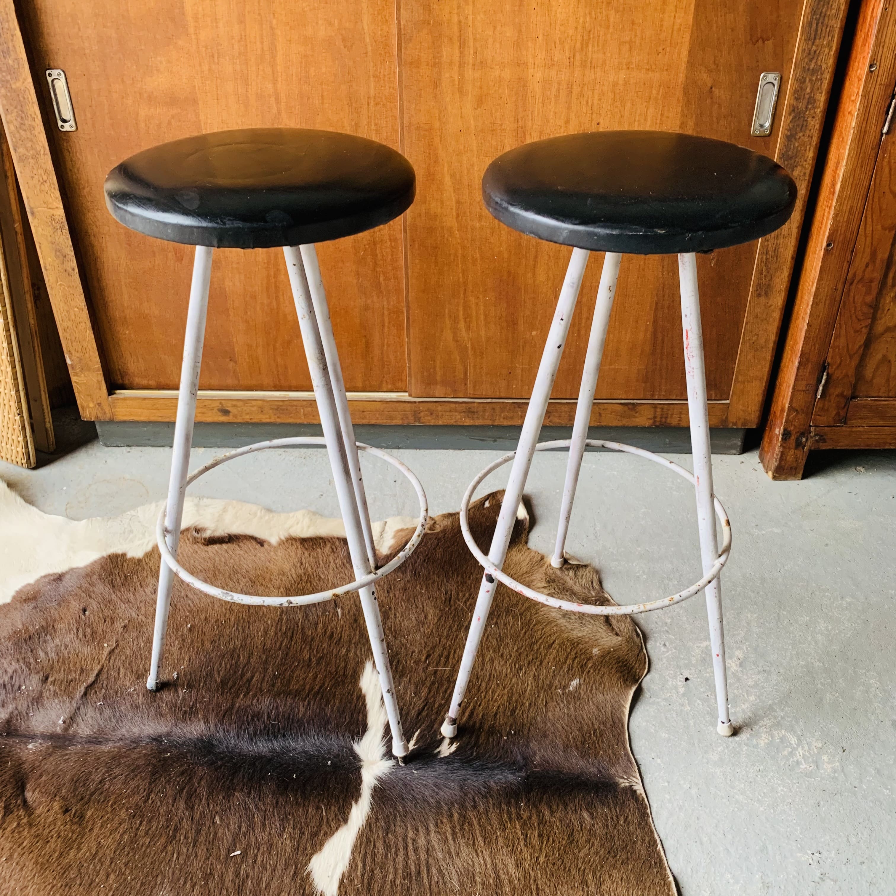 2 high stools metal imitation black leather