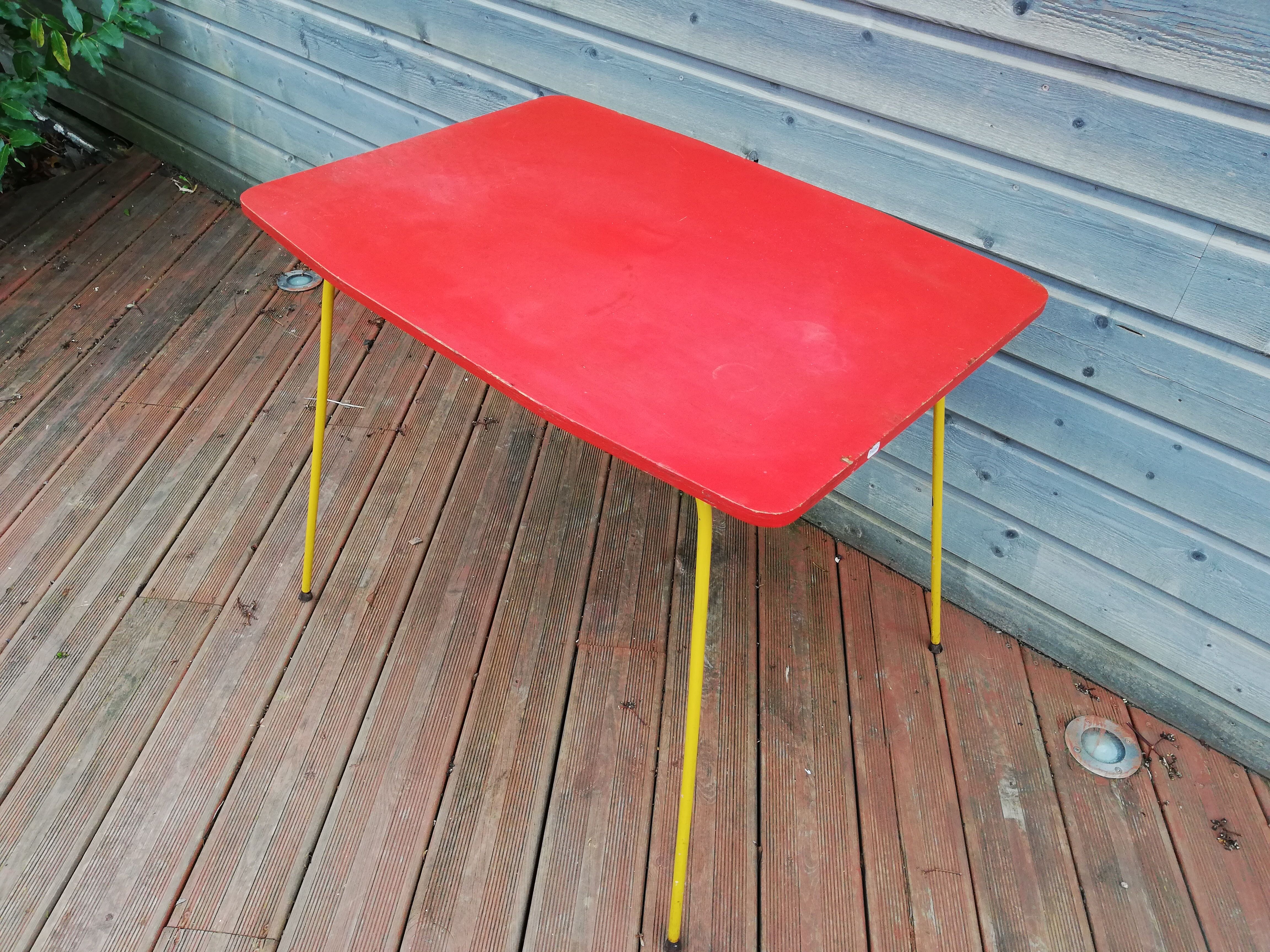 Lot de 4 chaise et une table vintage , années 70