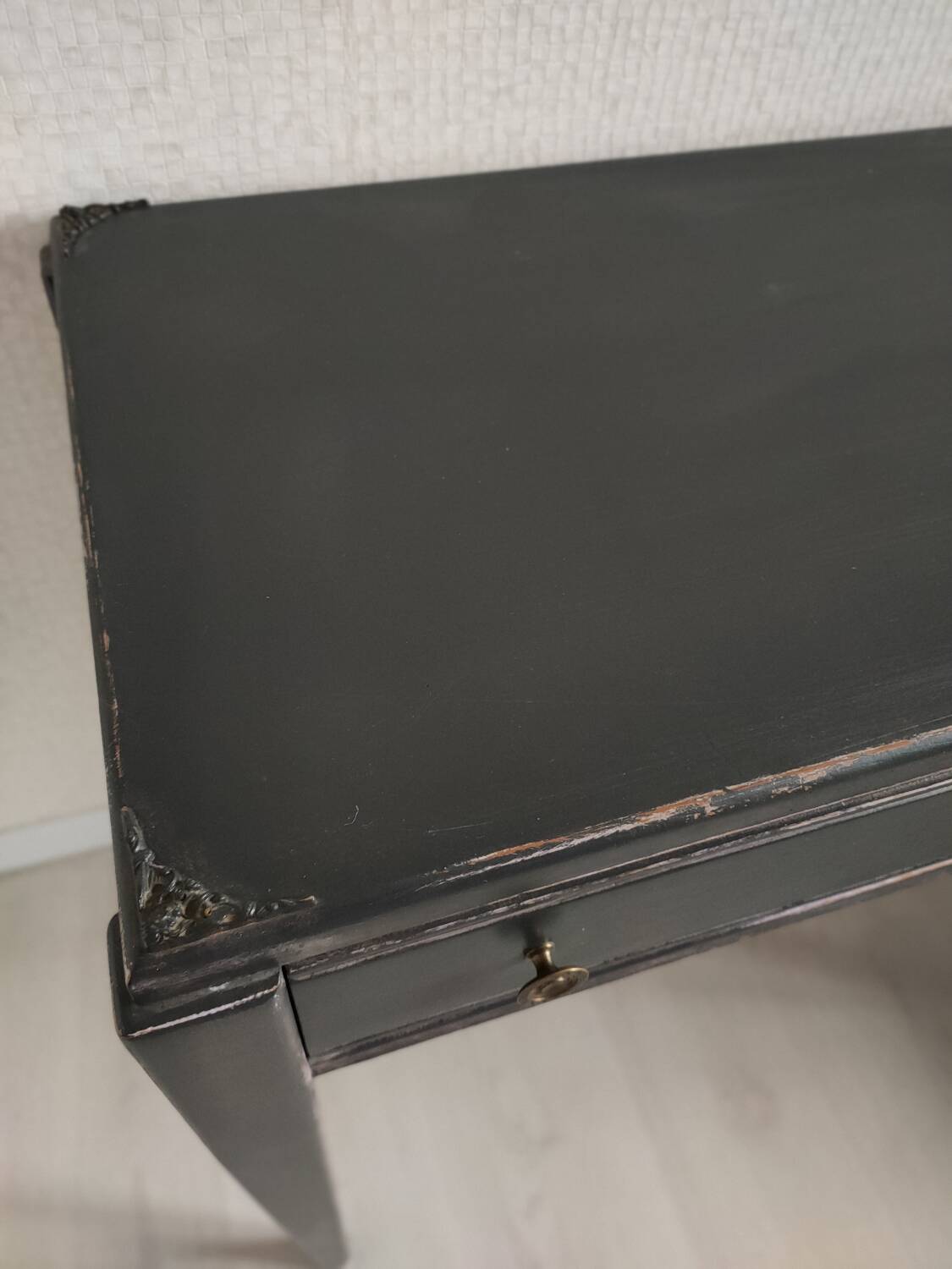 Desk with moldings, old patina