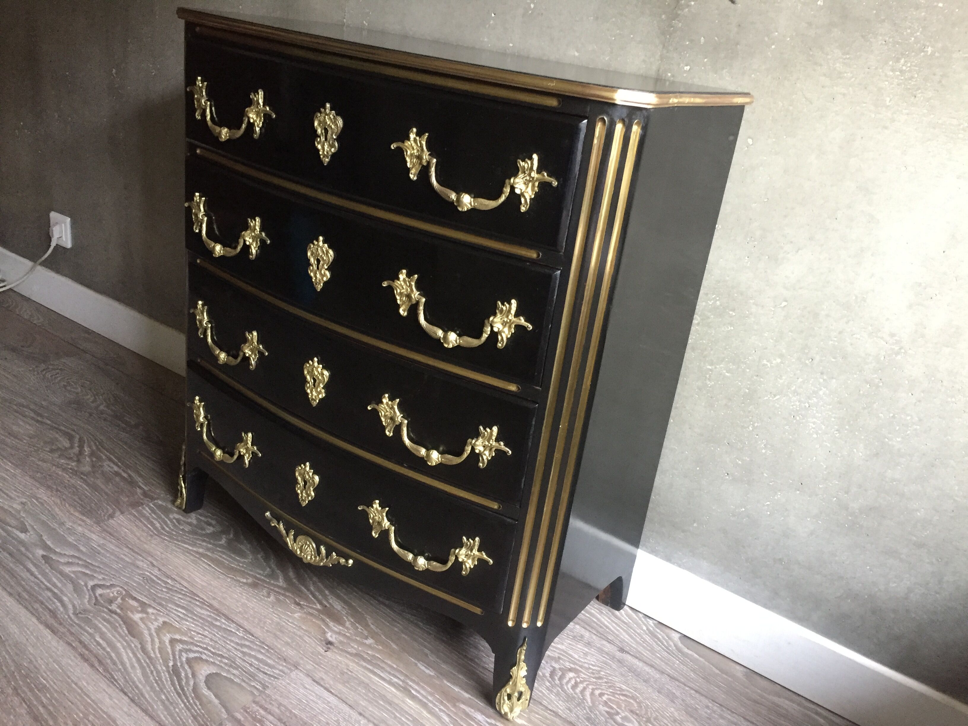Louis XIV dresser
