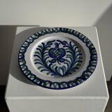Artesania Alvarez Spanish plate in terracotta with blue plant motif.