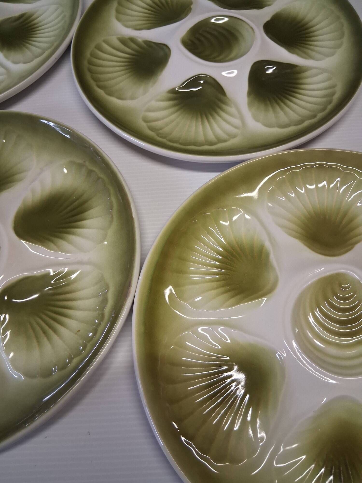 6 oyster/shellfish plates from Moulin des Loups in very good condition.