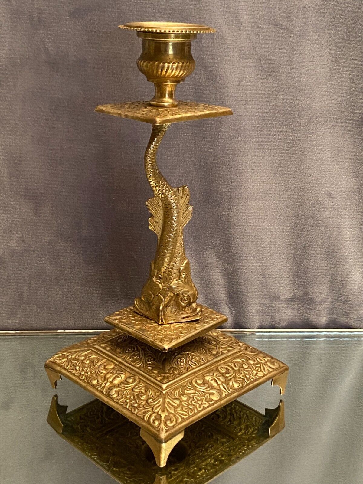 Lamp foot XIXth Louis XIV with stylized dauphin mounted in lamp without transformation