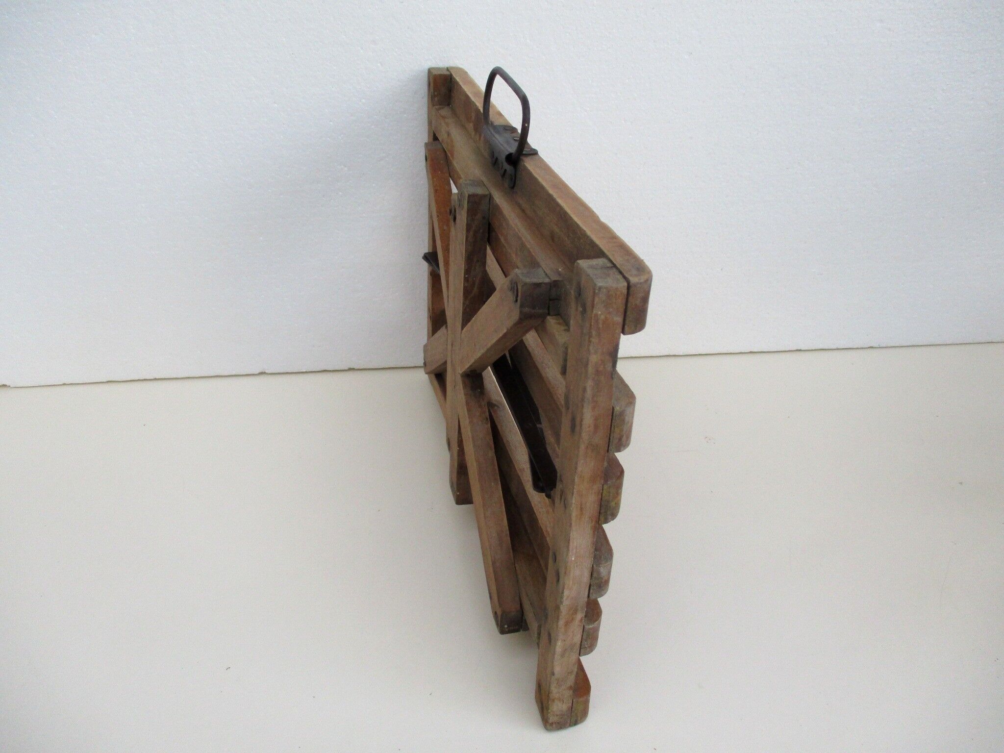 Siège pliant ancien en bois
