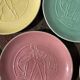 7 assiettes multicolore métiers anciens en porcelaine de Nyon